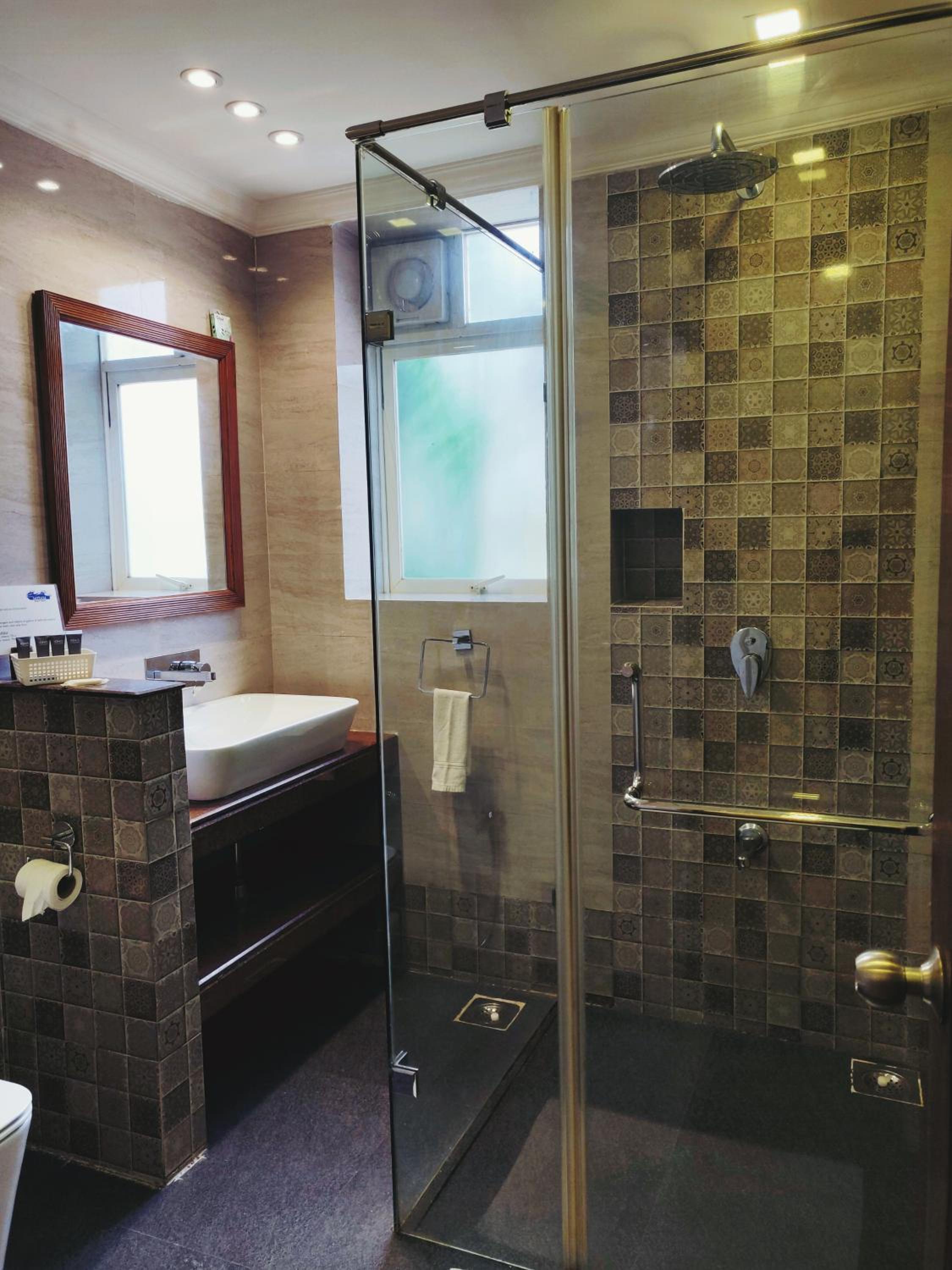 Suite - Photo 3