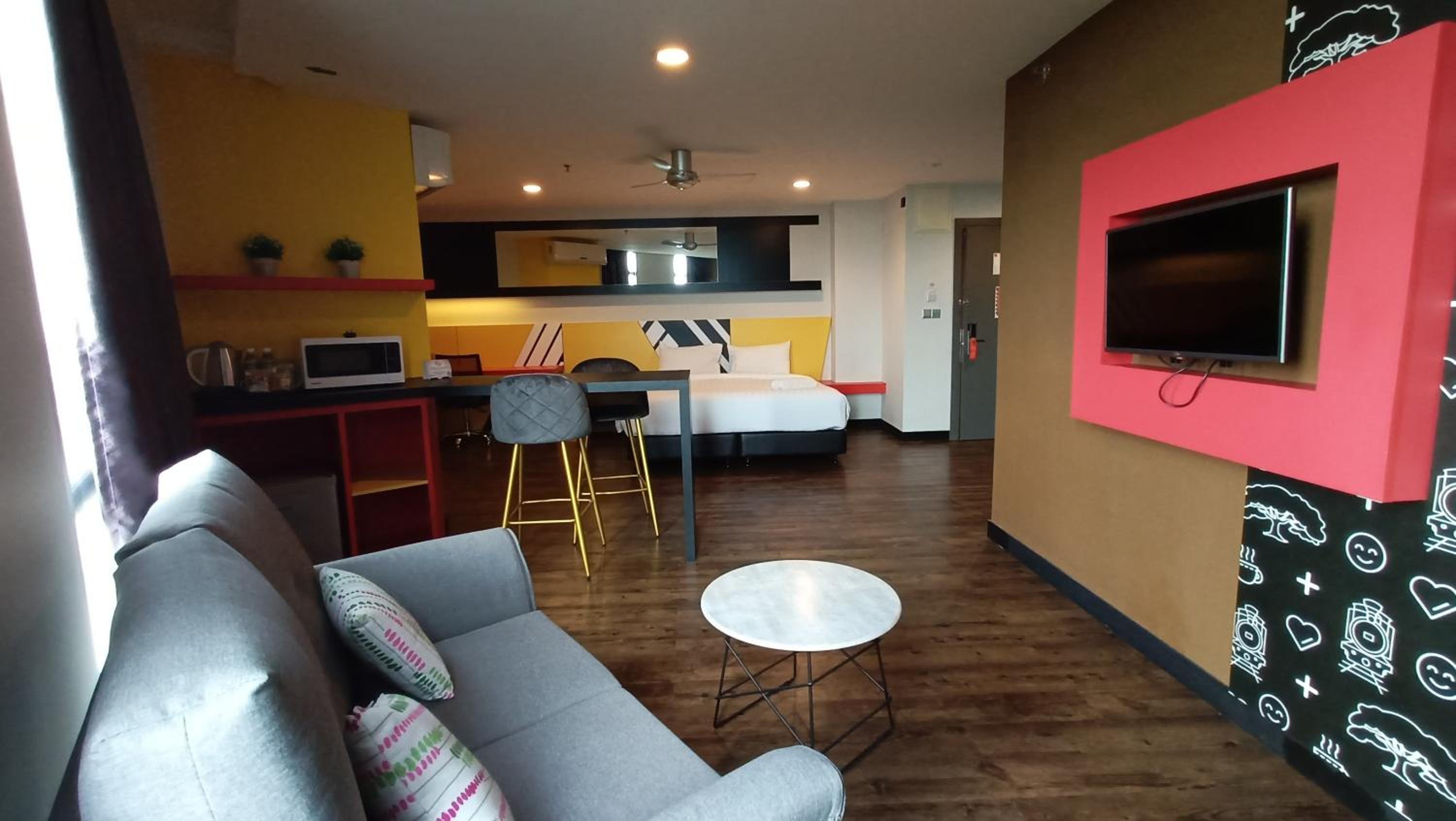 Executive Suite - Photo 1