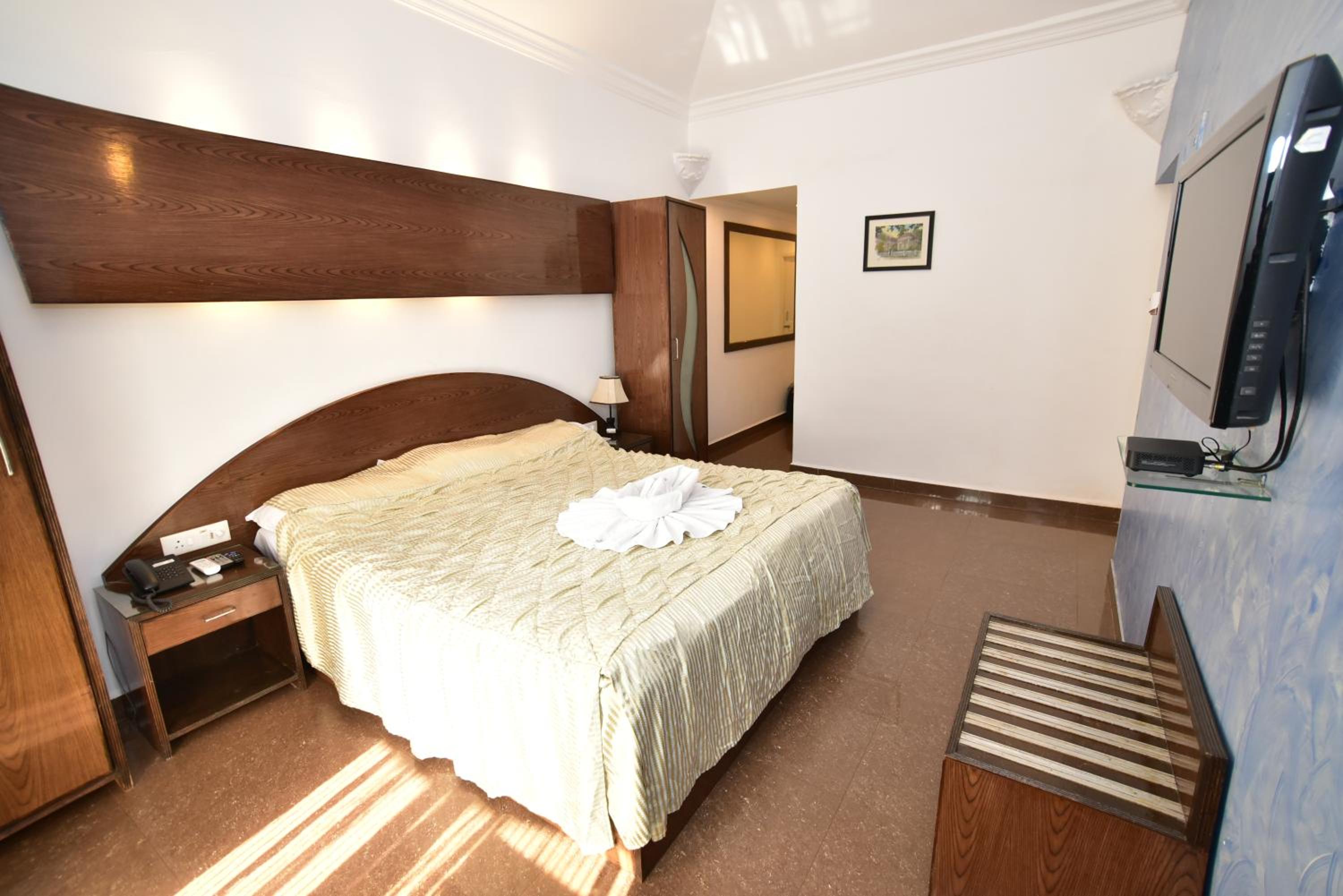Suite - Photo 1