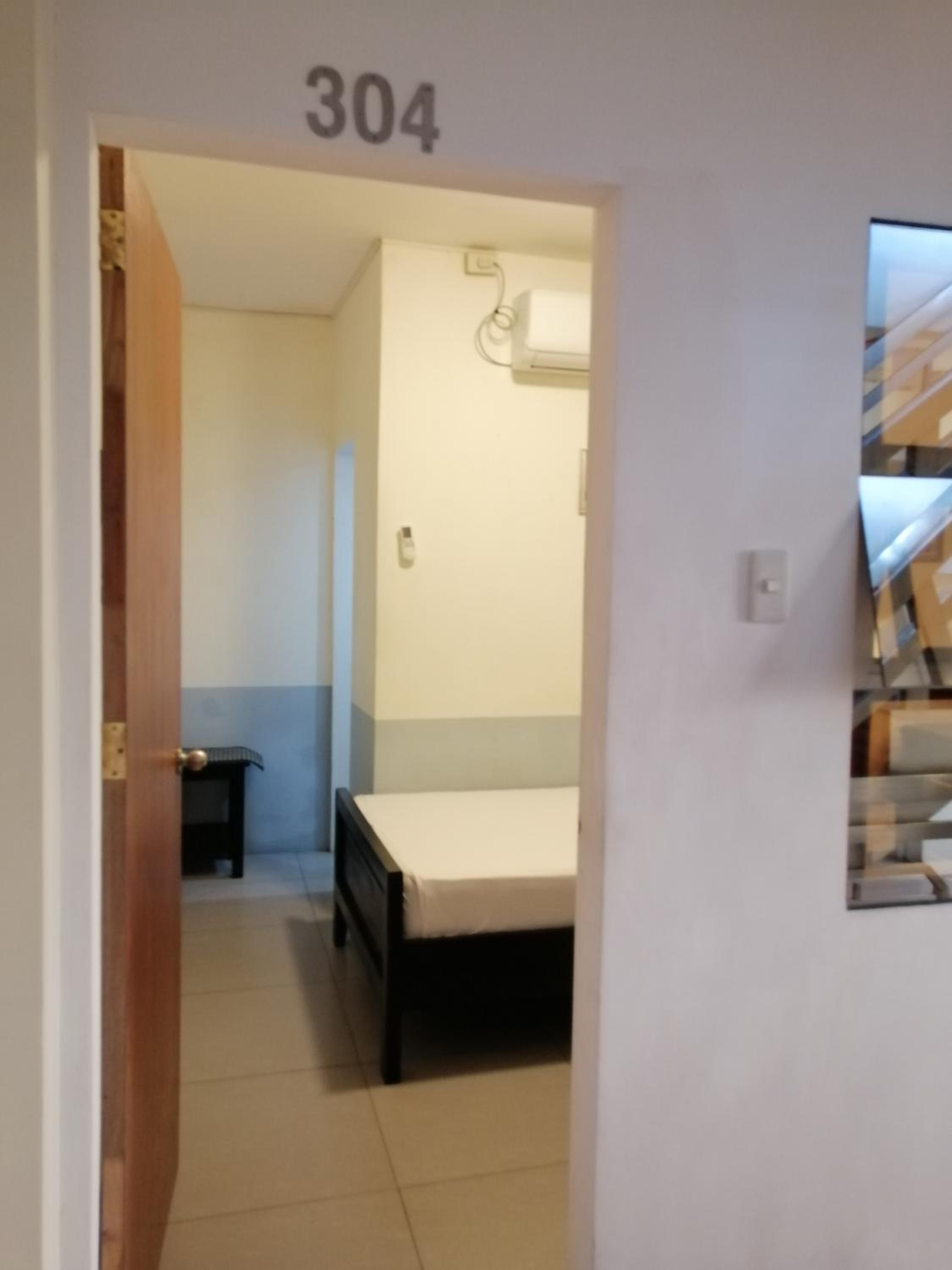Single Room - Photo 2