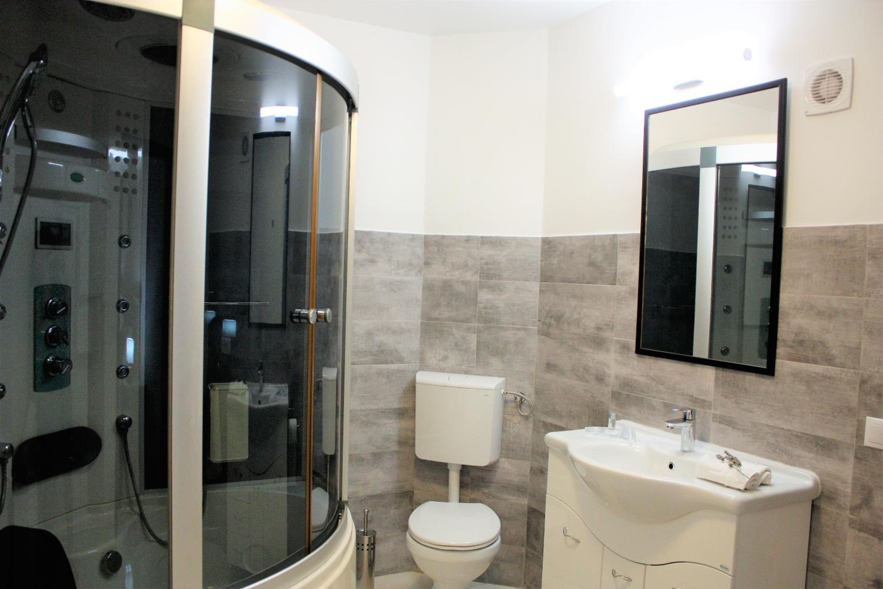 Double or Twin Room - Photo 5