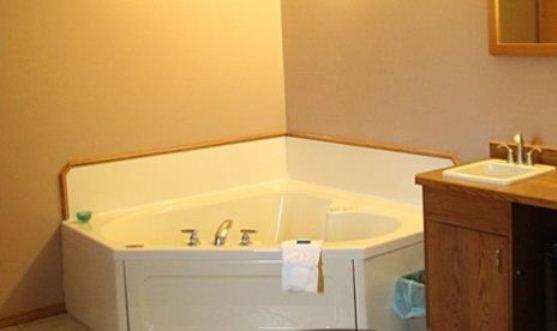 Queen Room with Two Queen Beds with Hot Tub photo 2