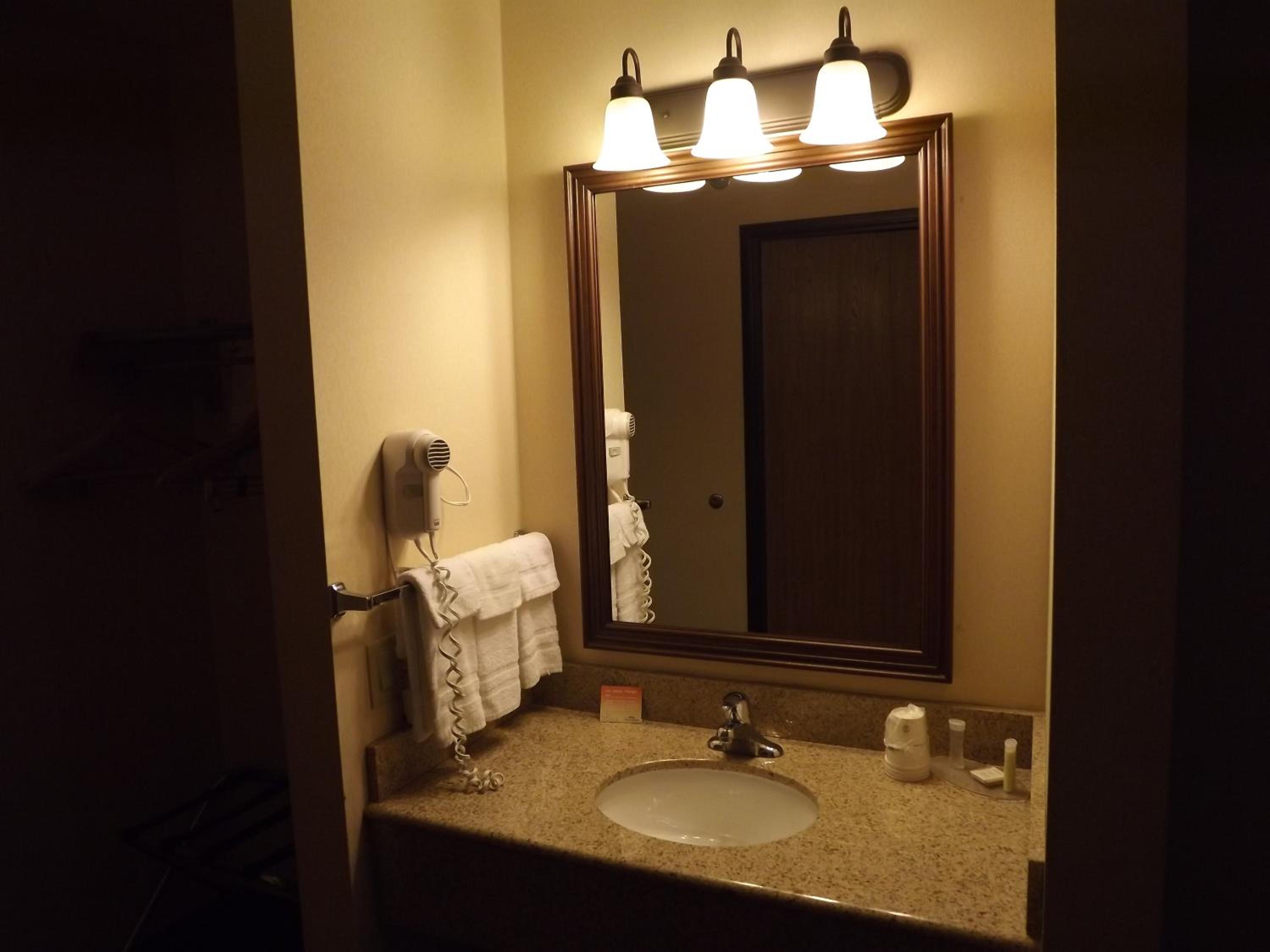 King Room - Non-Smoking - Photo 3