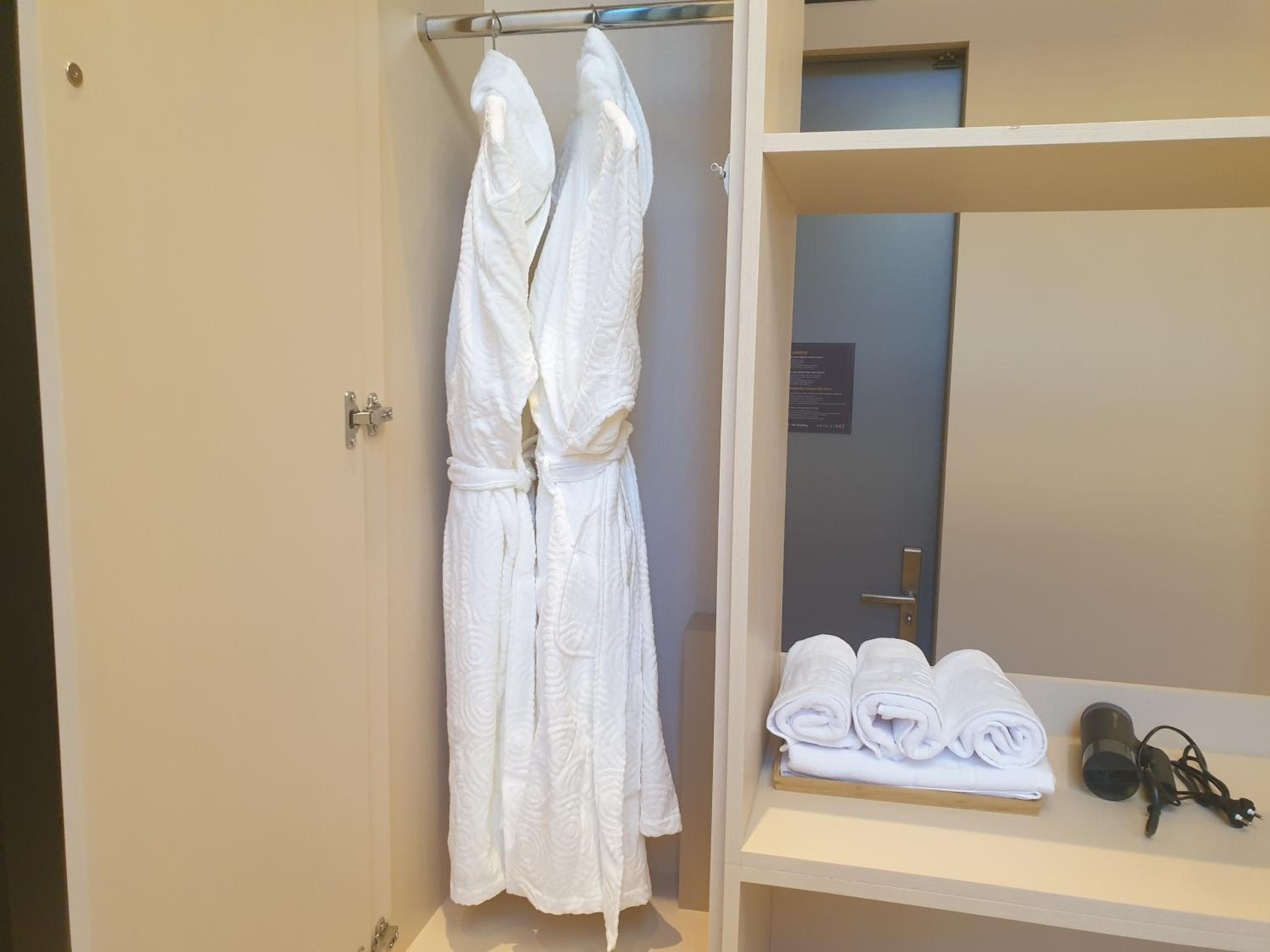Executive Suite - Photo 3