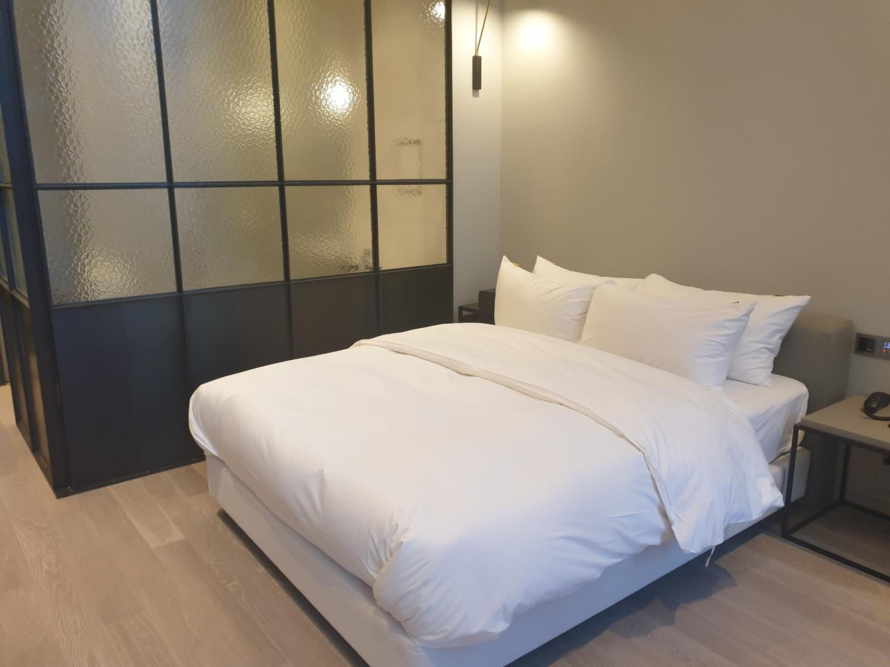 Deluxe King Room - Photo 1