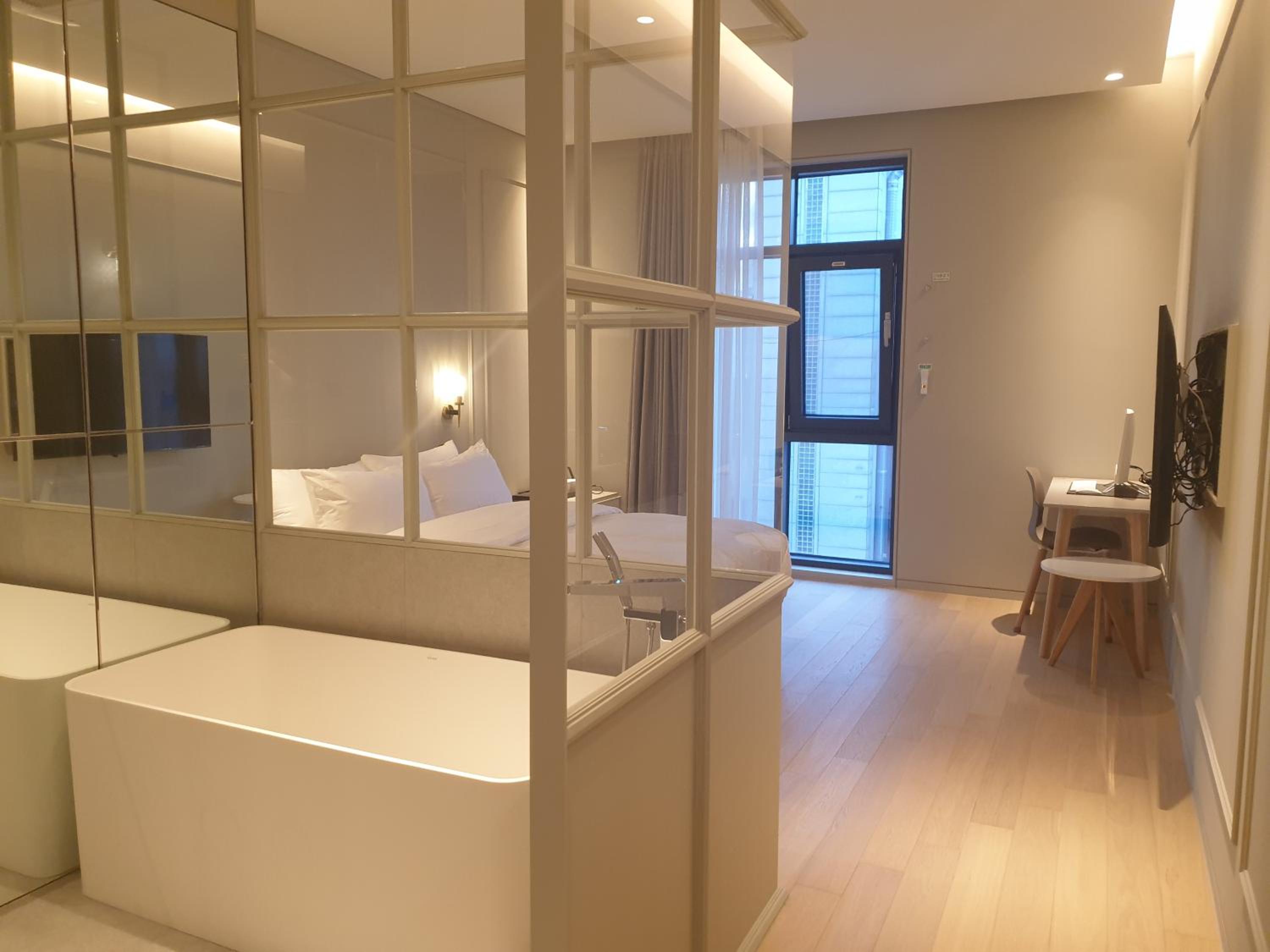 Superior King Room - Photo 2
