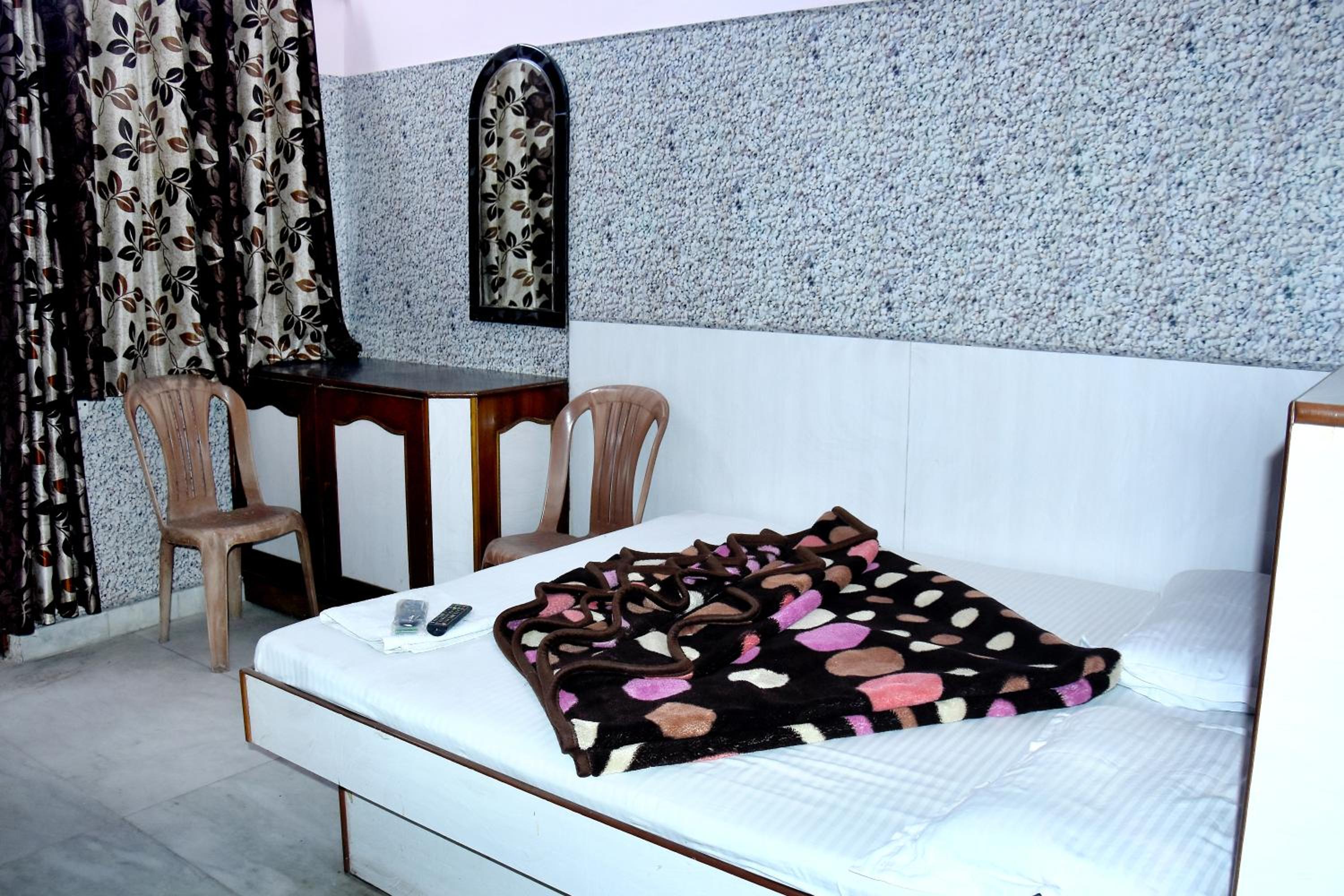 Deluxe Room - Photo 9
