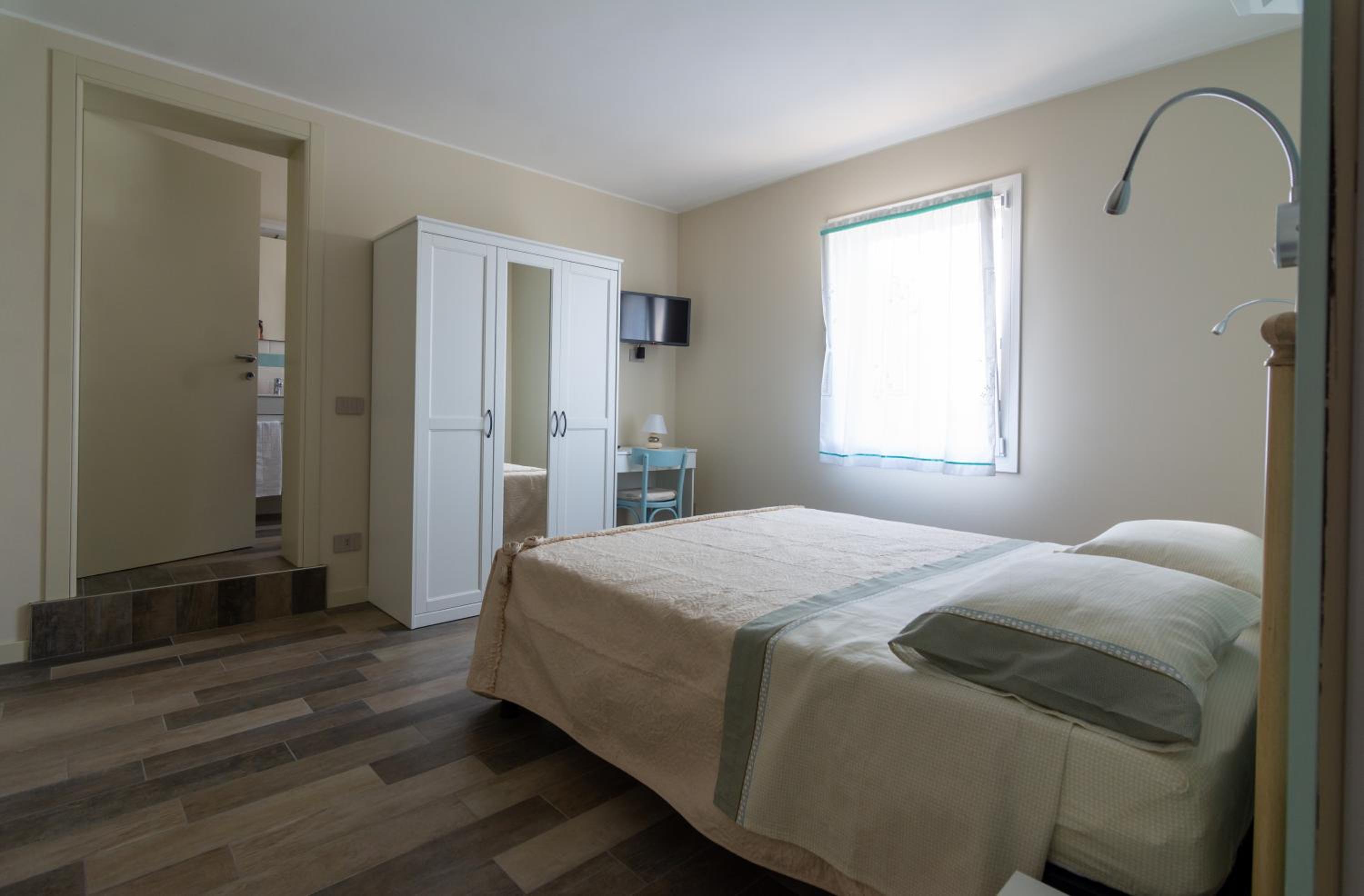 Double Room with Private Bathroom - Photo 3