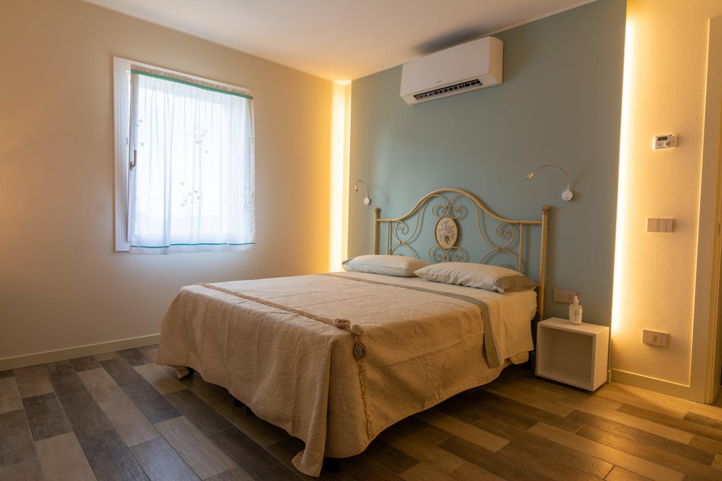 Double Room with Private Bathroom - Photo 1