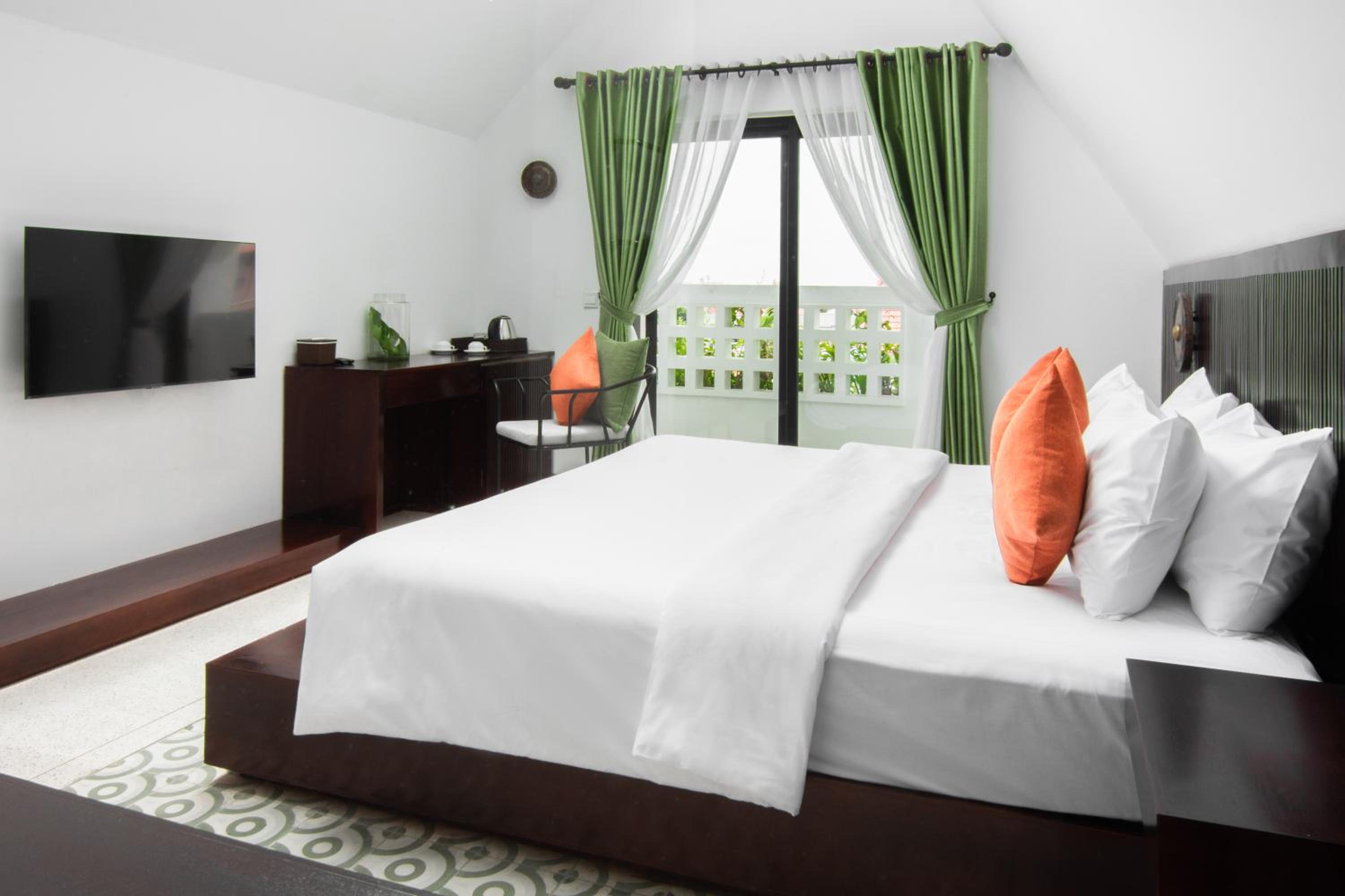 Deluxe King Room - Photo 1