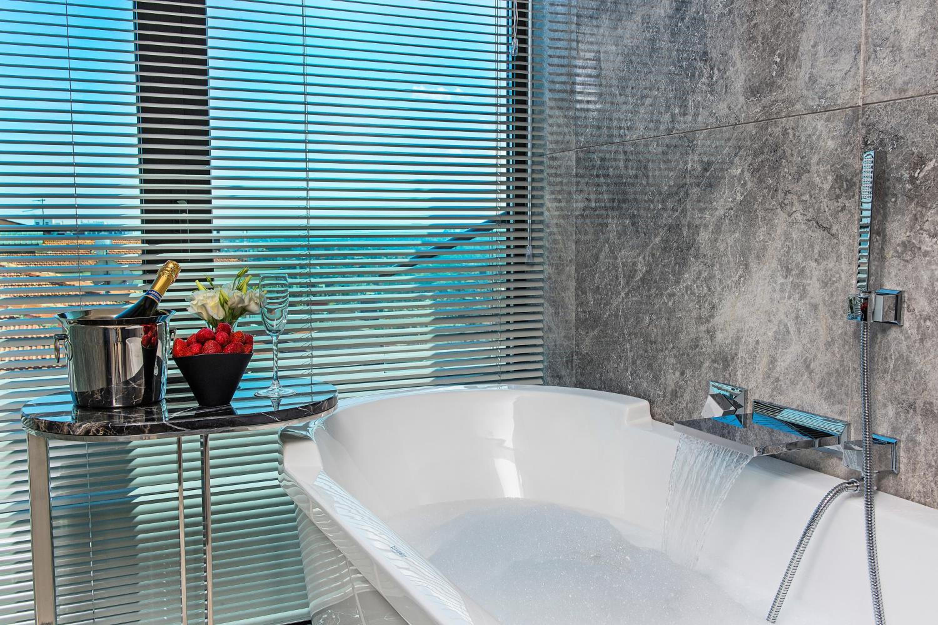 Panoramic Suite with Bosphorus View photo 2