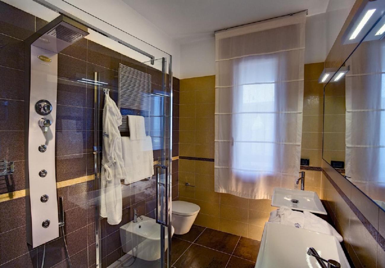 Junior Suite with Balcony photo 2