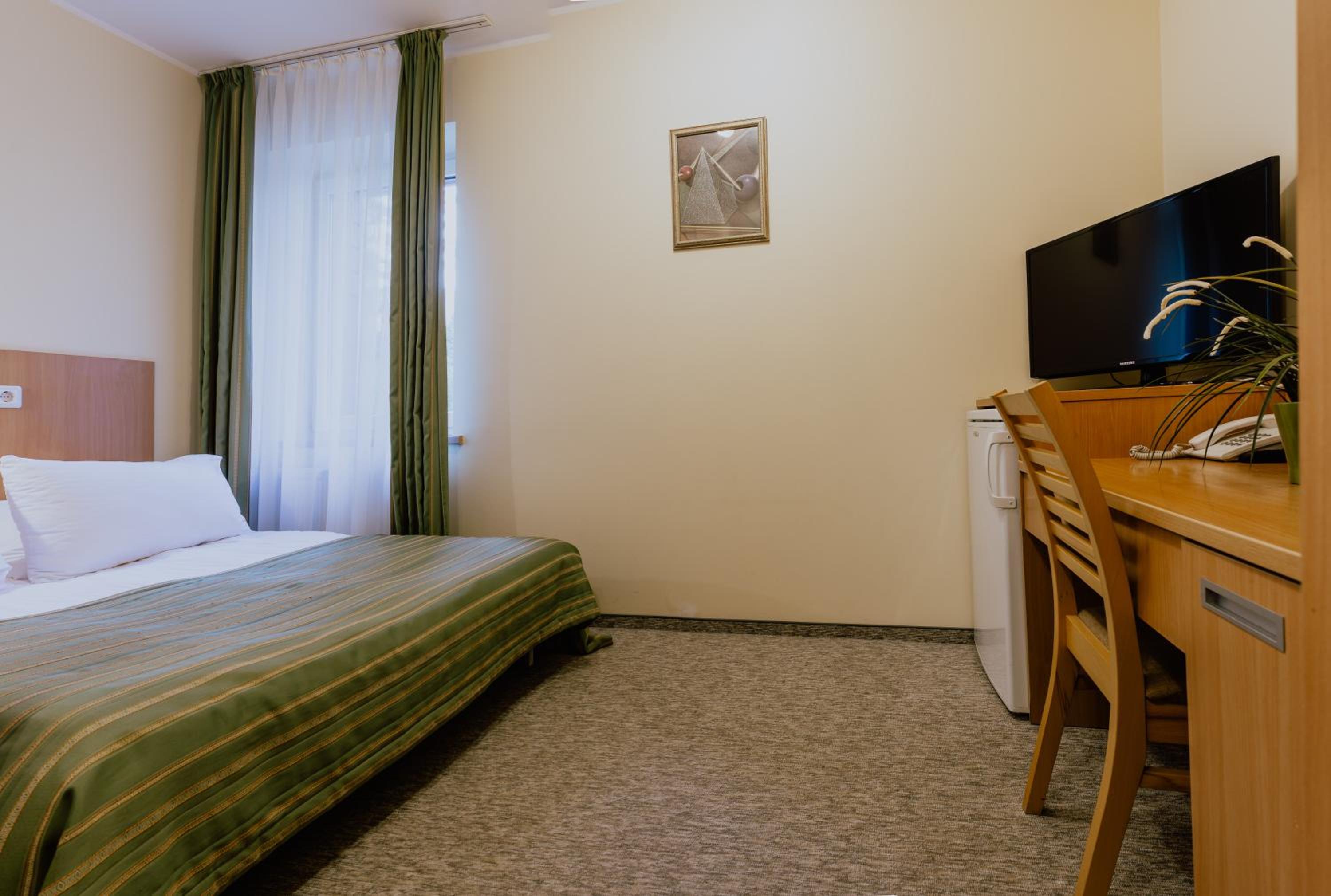 Economy Double Room photo 2