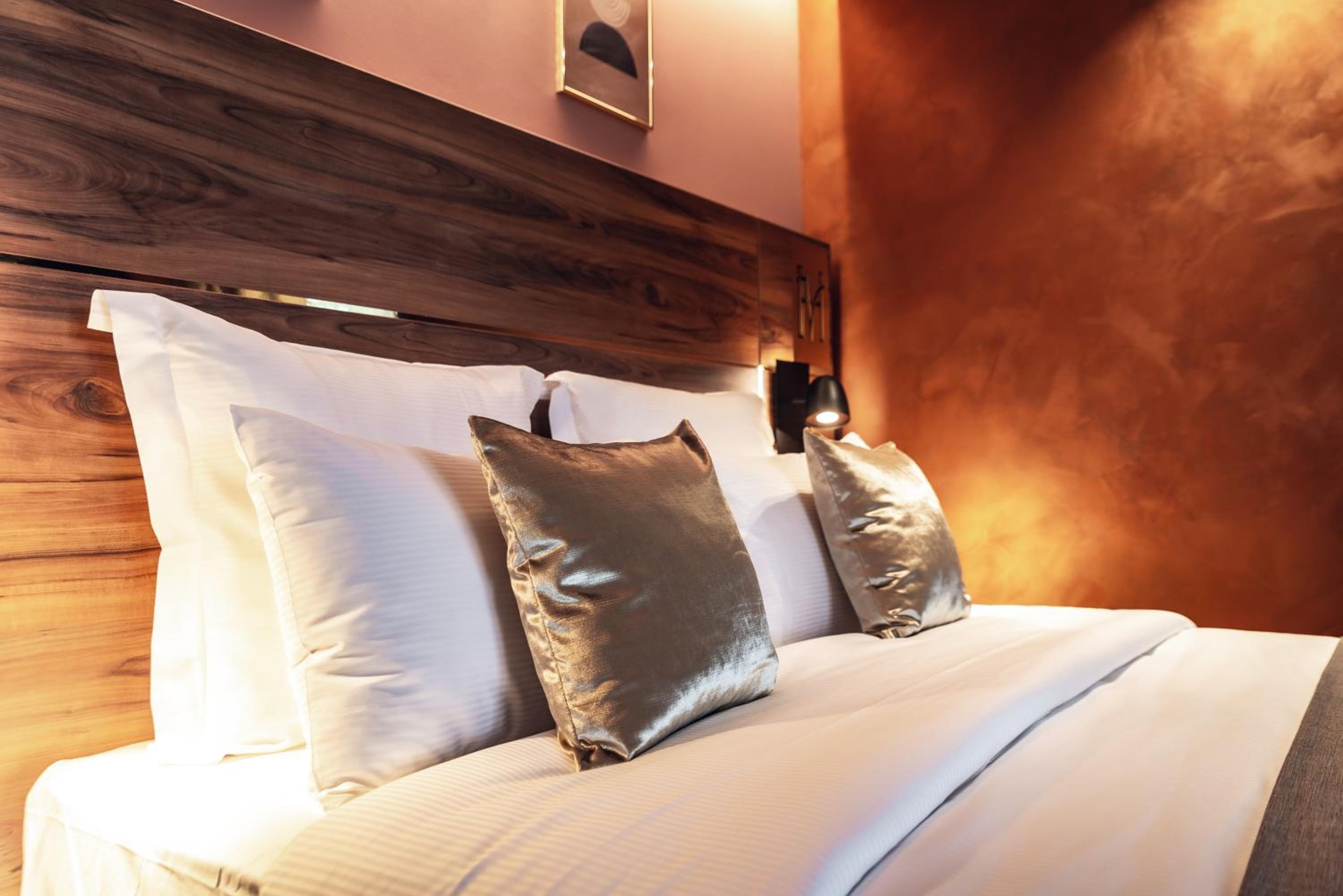 Comfort Queen Room - Non-Smoking  - Photo 18