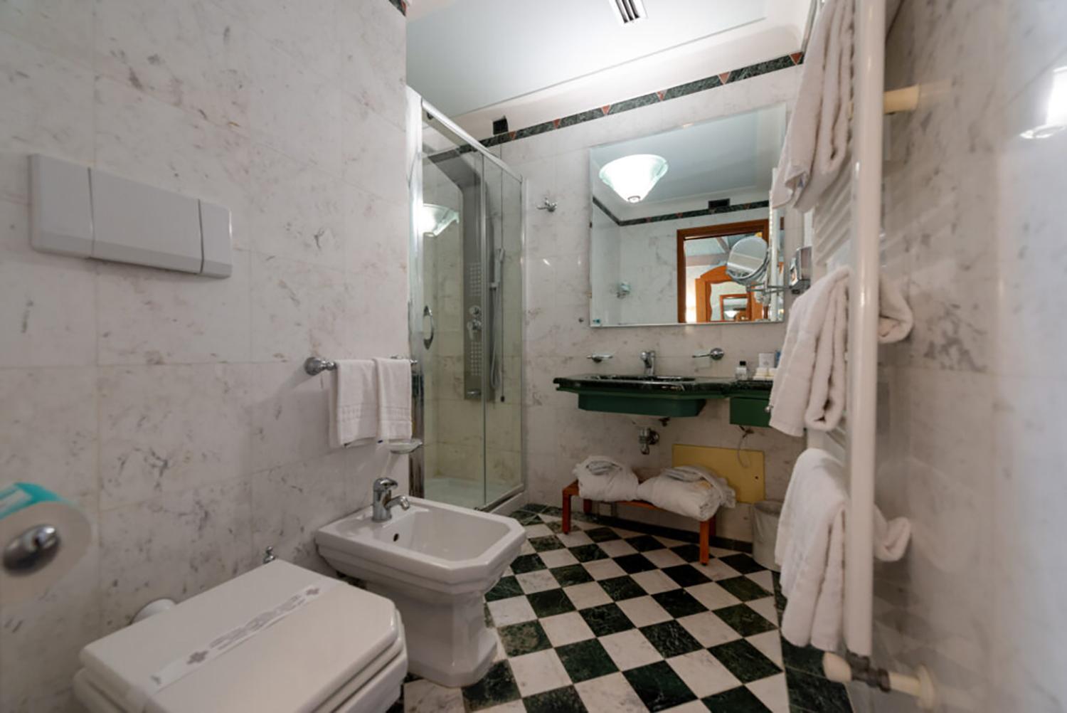 Standard Room - Photo 17