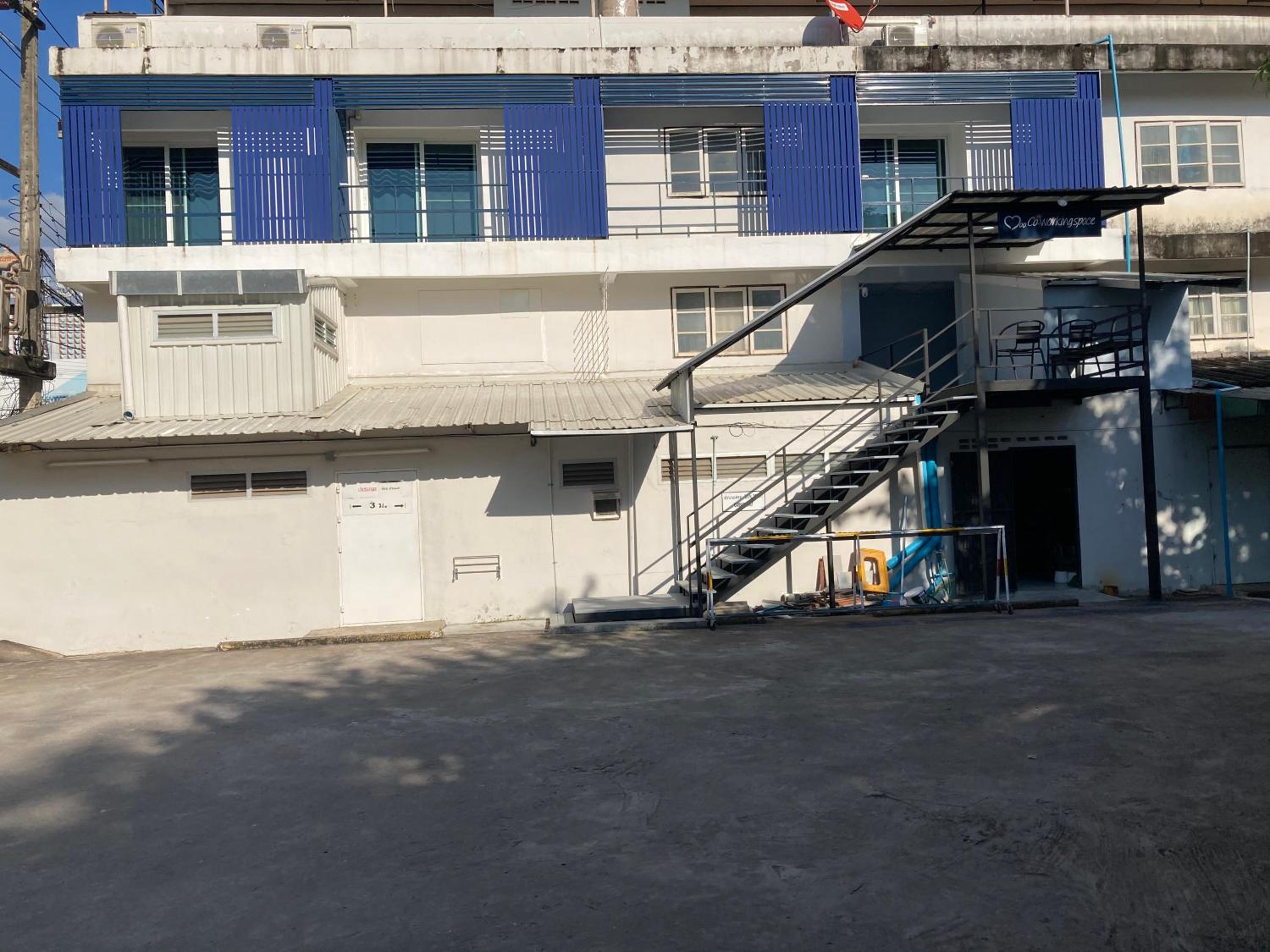 Deluxe Double Room with Balcony - Photo 8