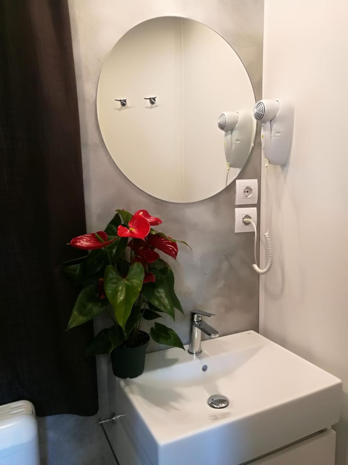 Mobile Home photo 3