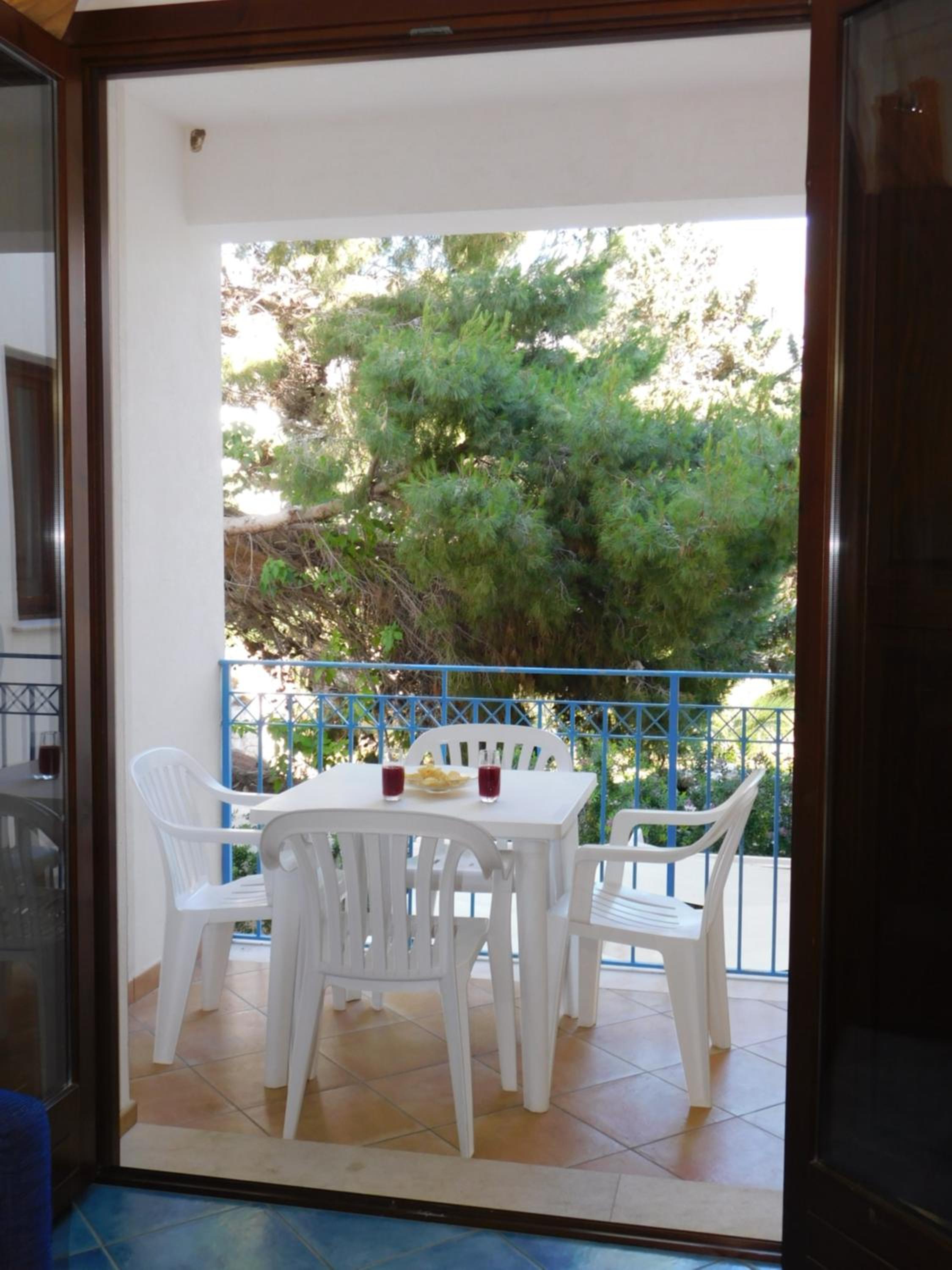 One-Bedroom Apartment (4 Adults) photo 2