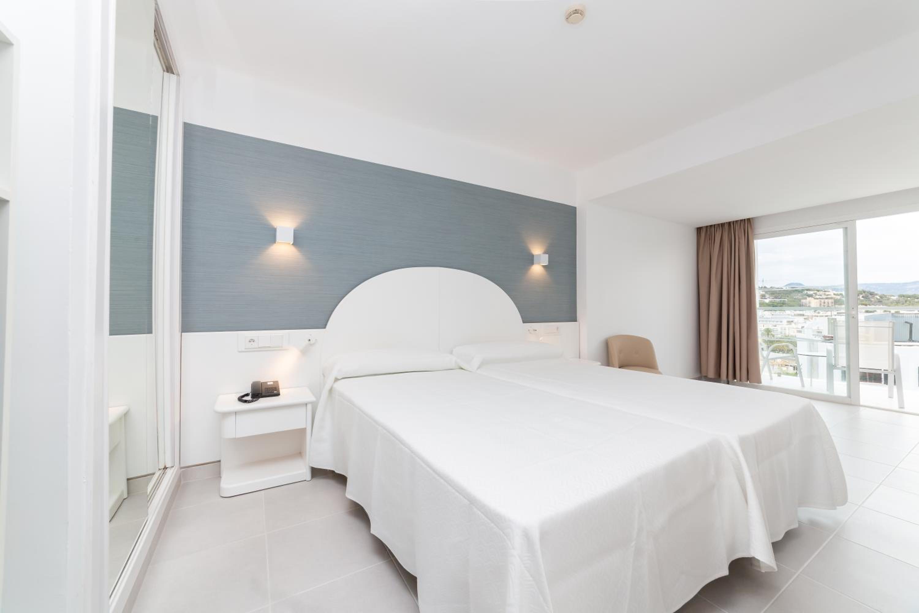 Comfort Room with Side Sea View photo 2