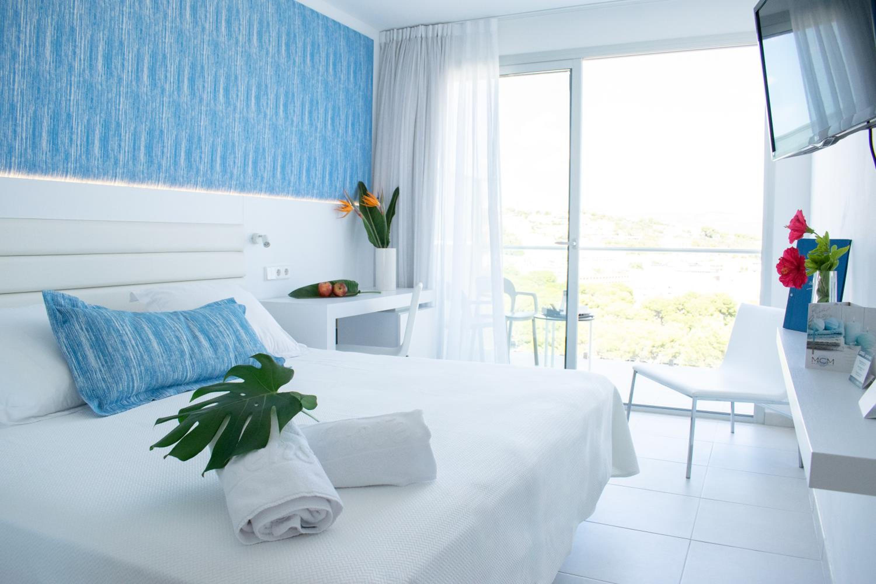 Comfort Room with Side Sea View