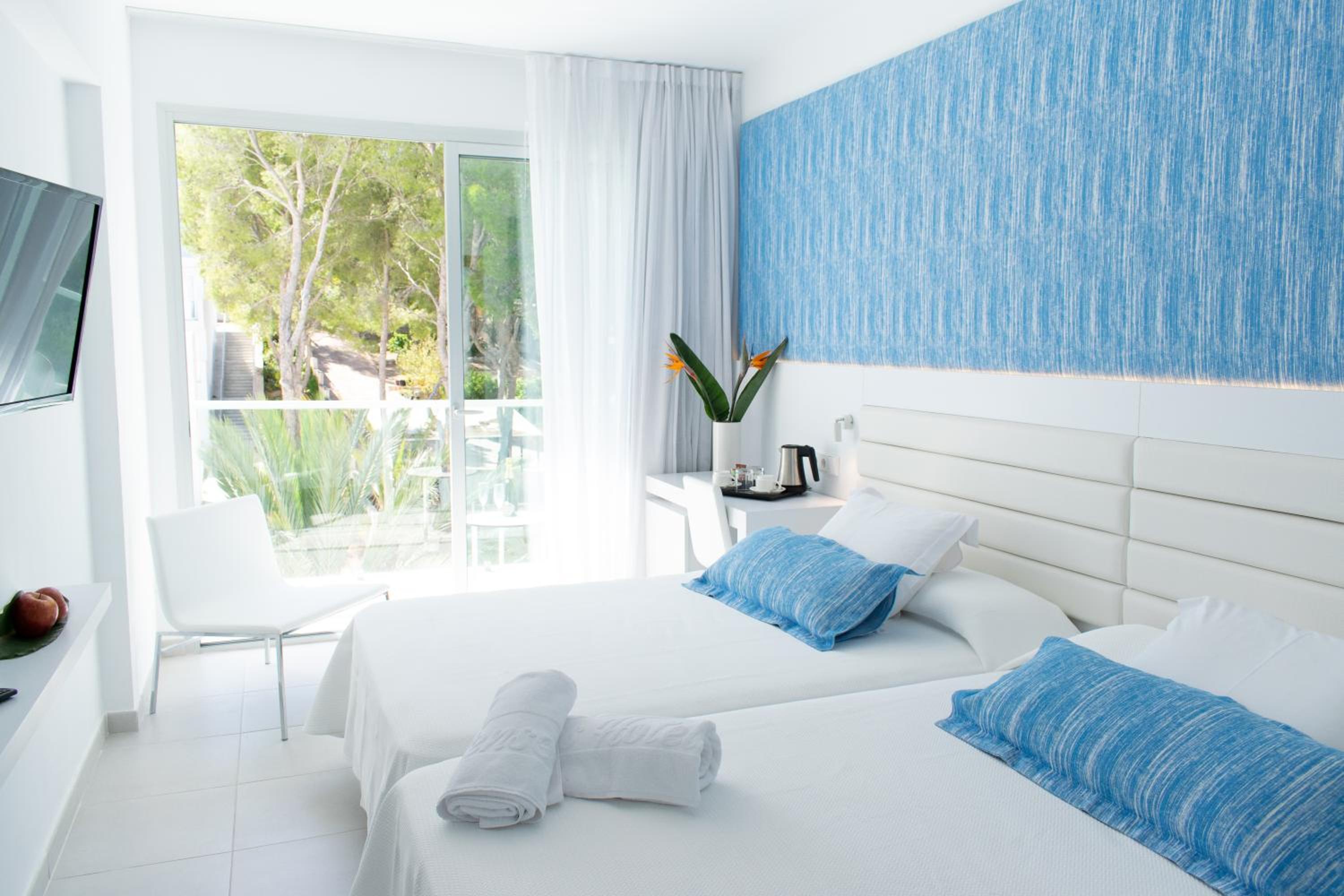 Comfort Room with Pool View - Photo 1