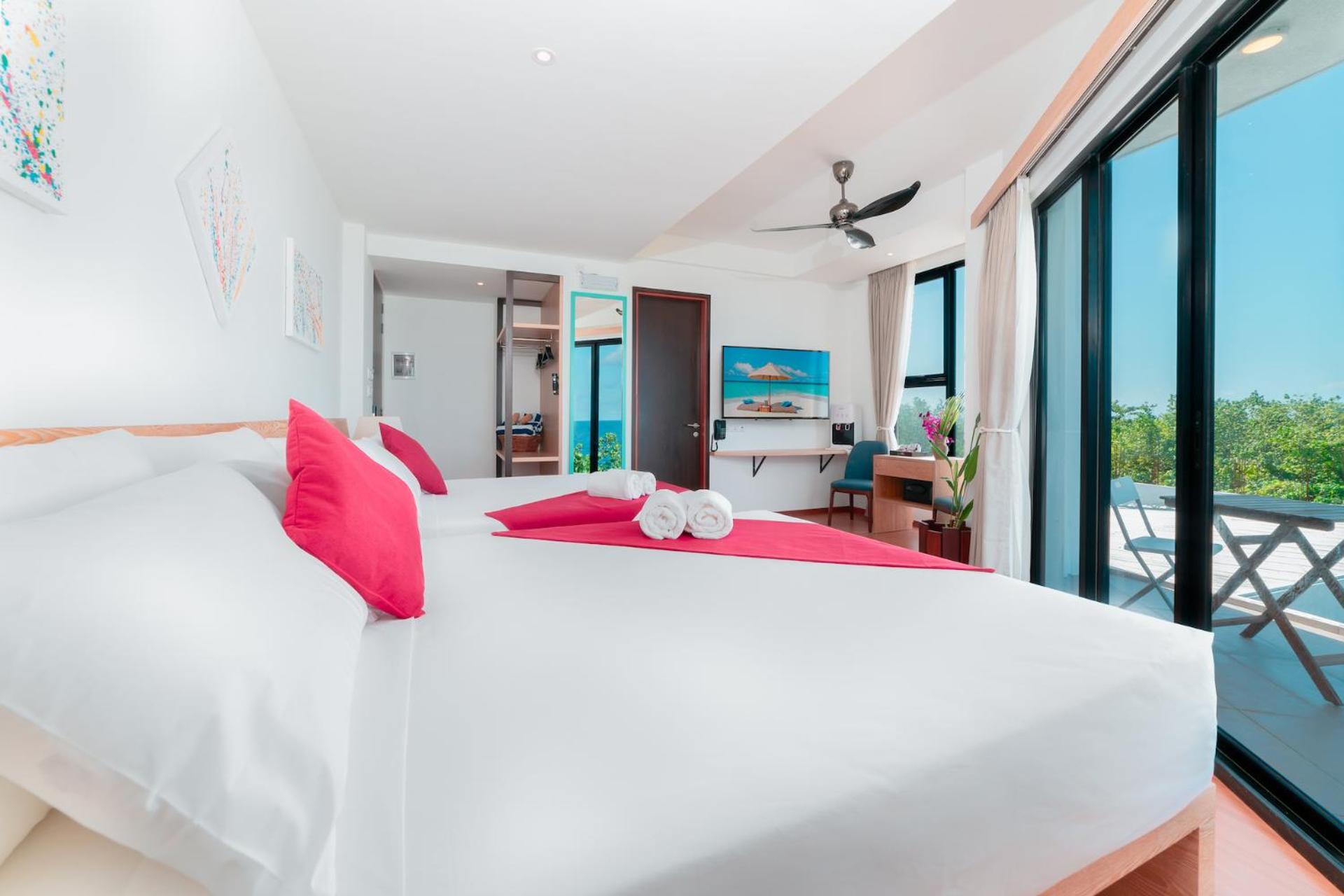 Family Room with Balcony and Sea View photo 3