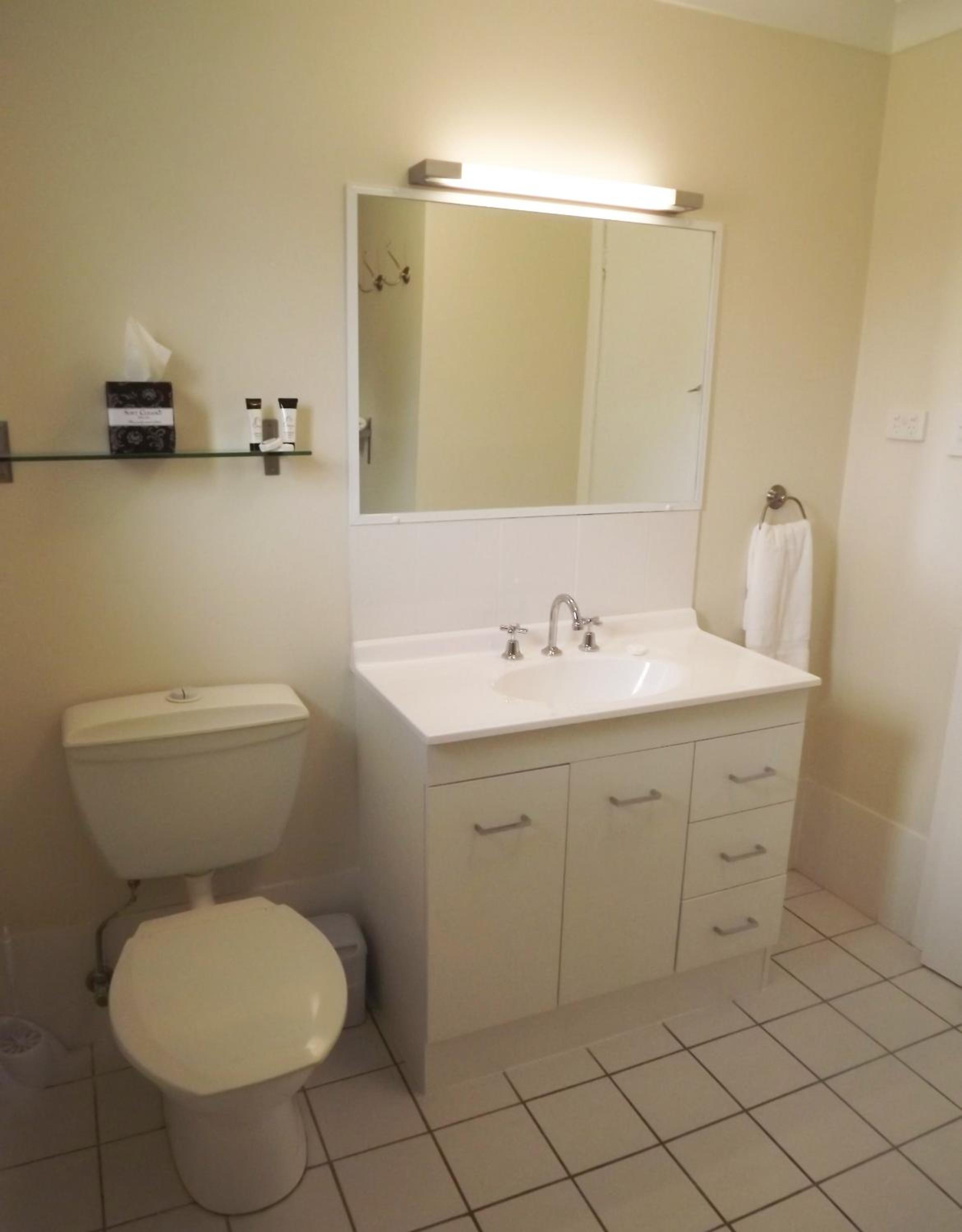 Queen Room - Photo 12
