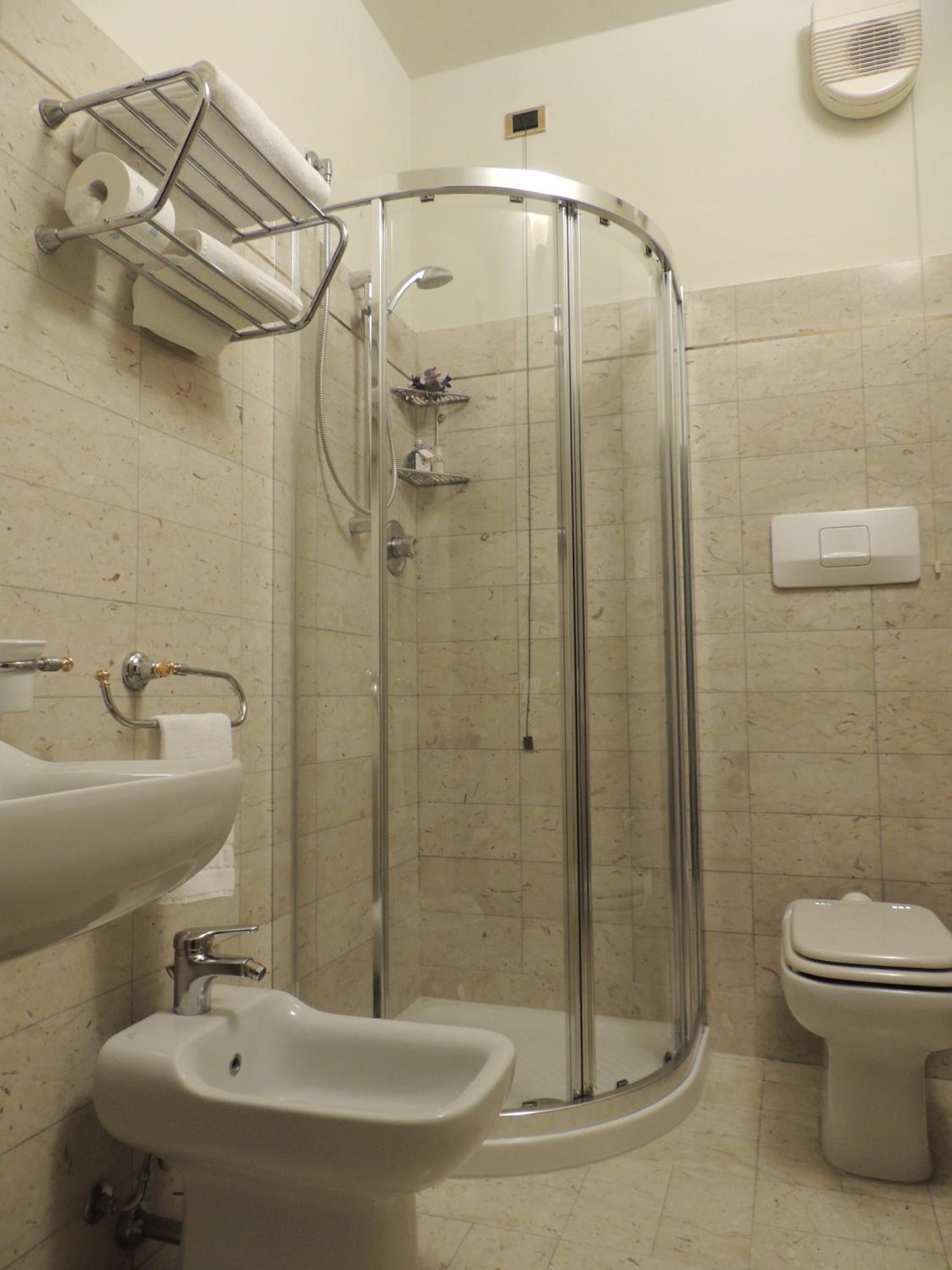 Superior Double King Room - Photo 9