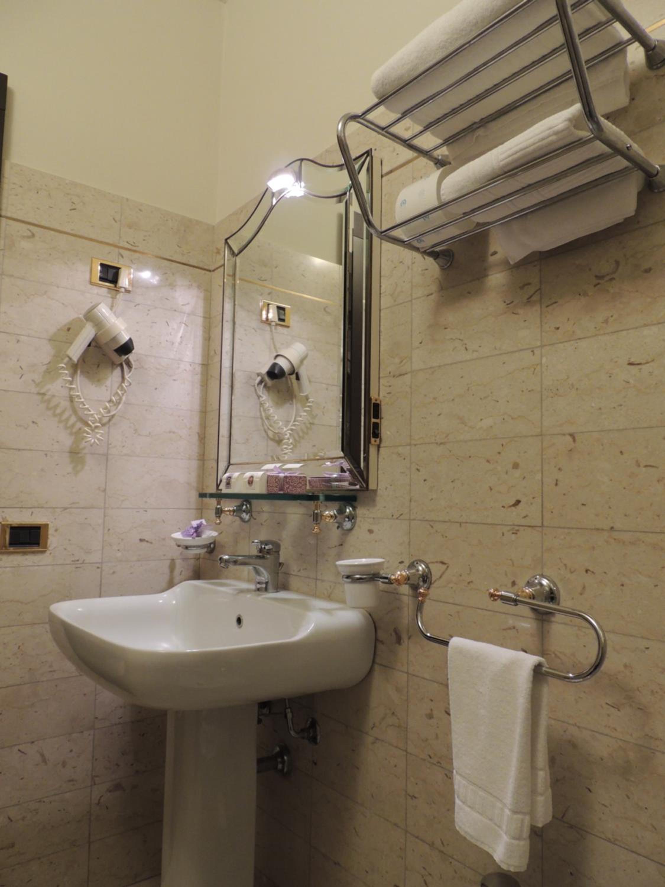 Superior Double King Room - Photo 5