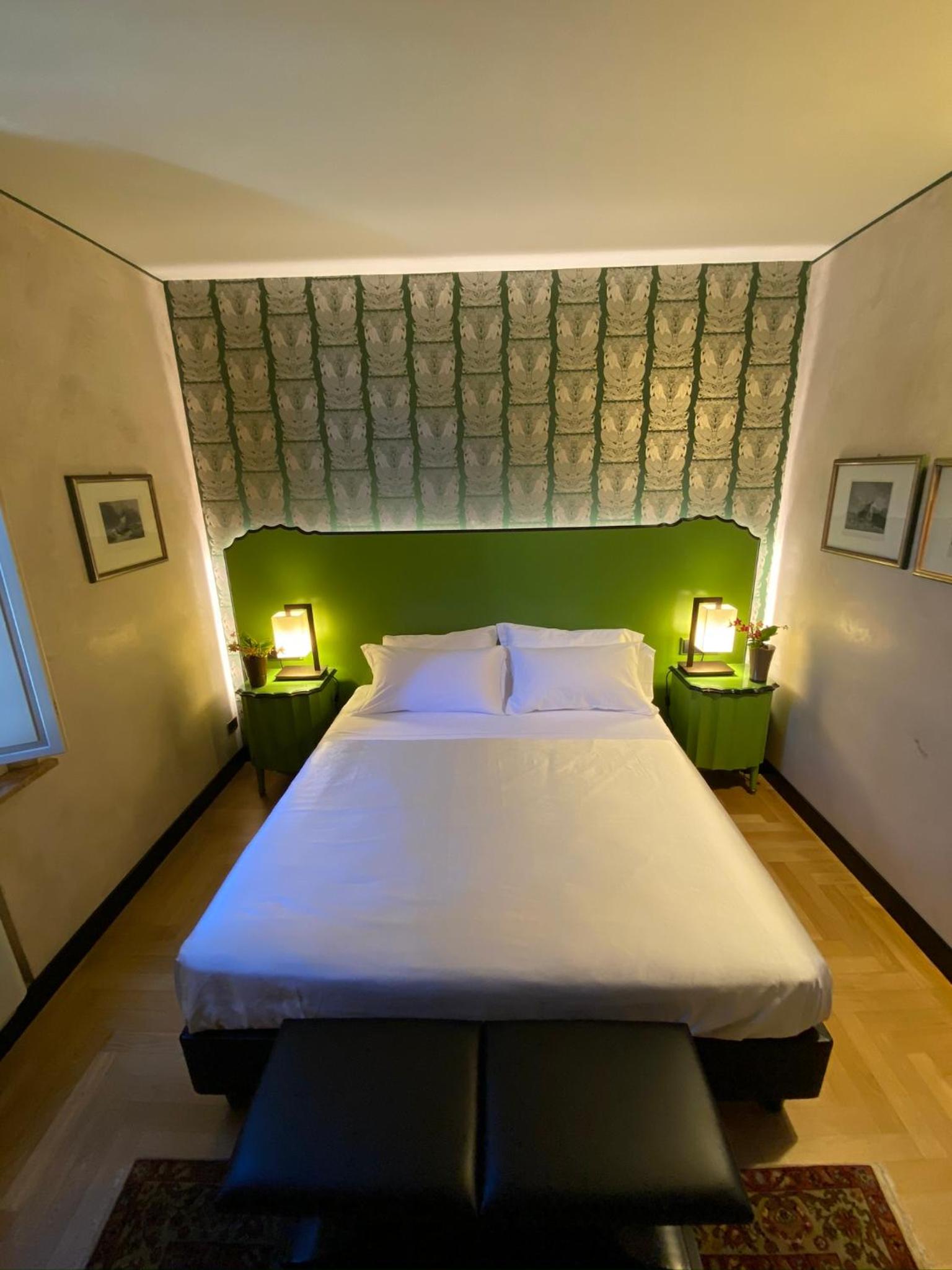 Suite with Balcony - Photo 8