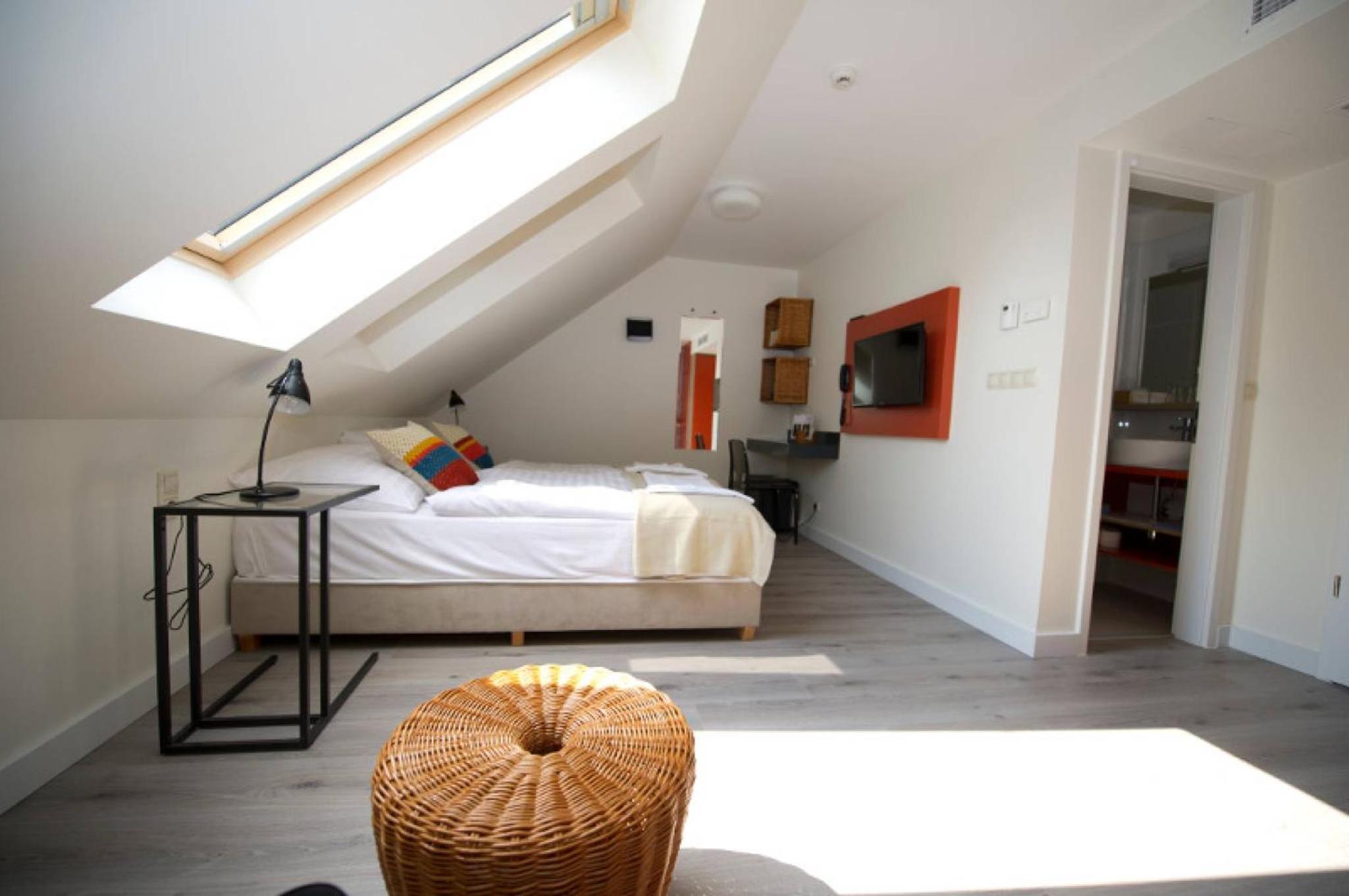 Small Twin Room - Photo 2