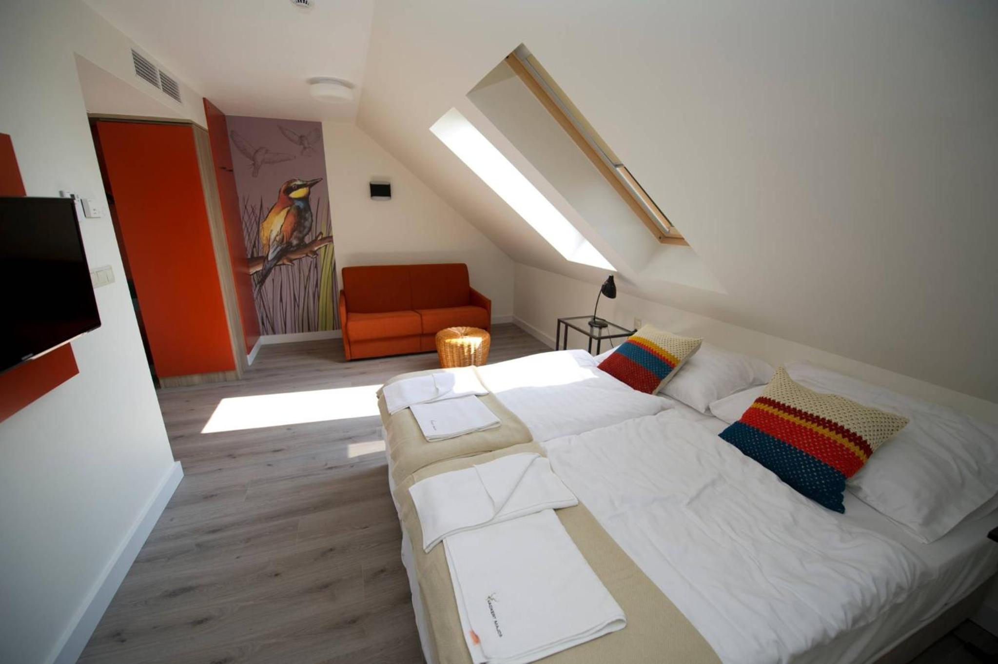 Small Twin Room - Photo 1