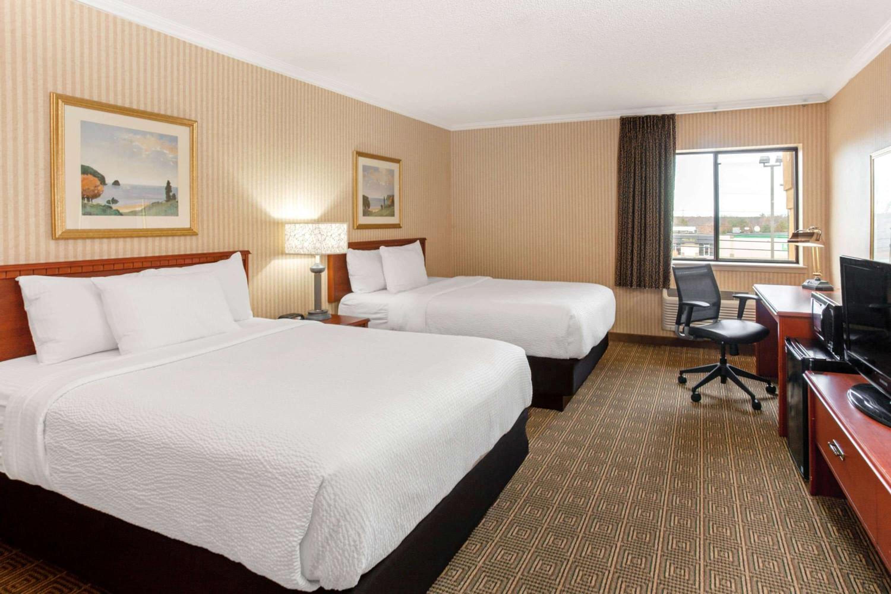 Double Room with Two Double Beds - Photo 1