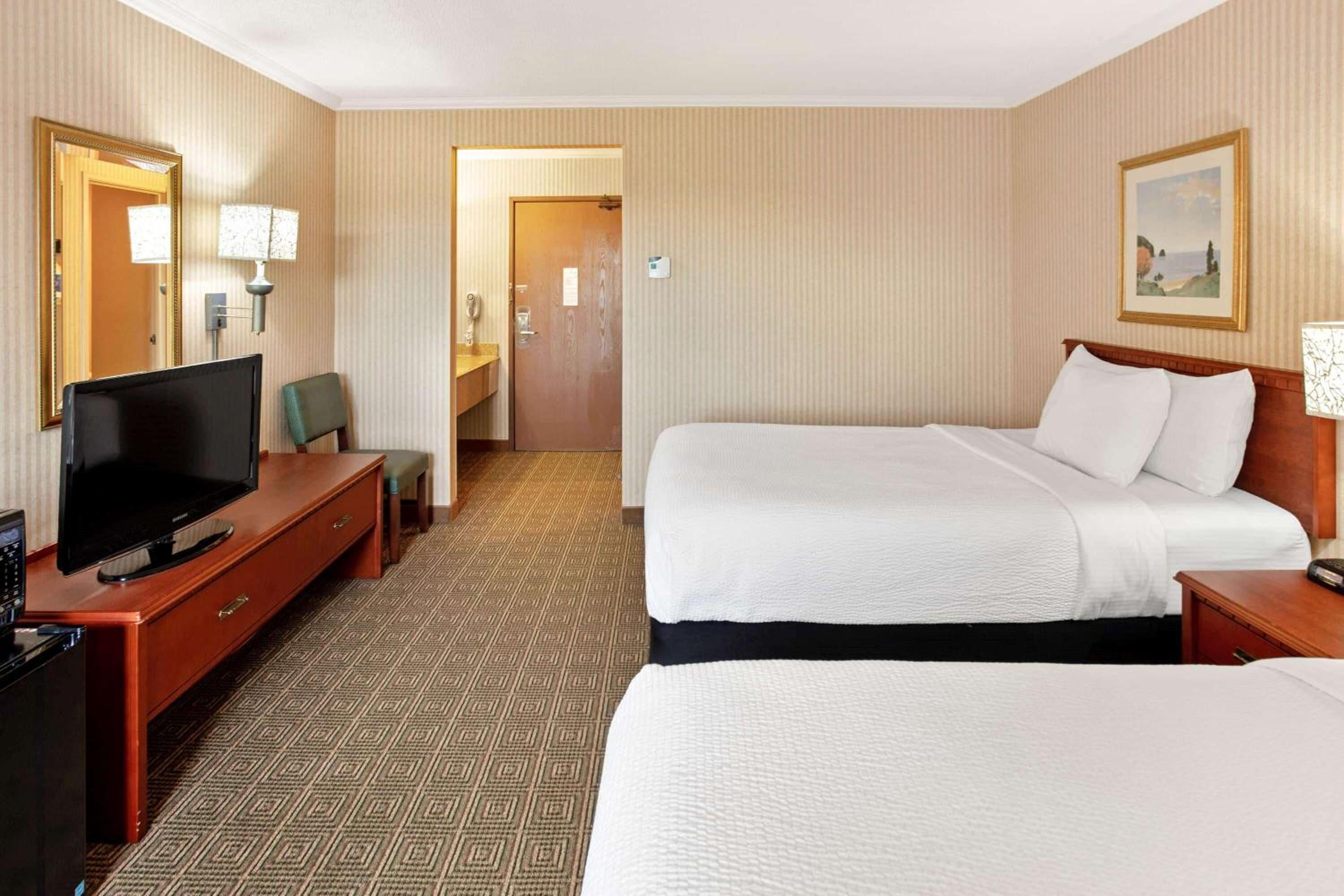 Double Room with Two Double Beds - Photo 7