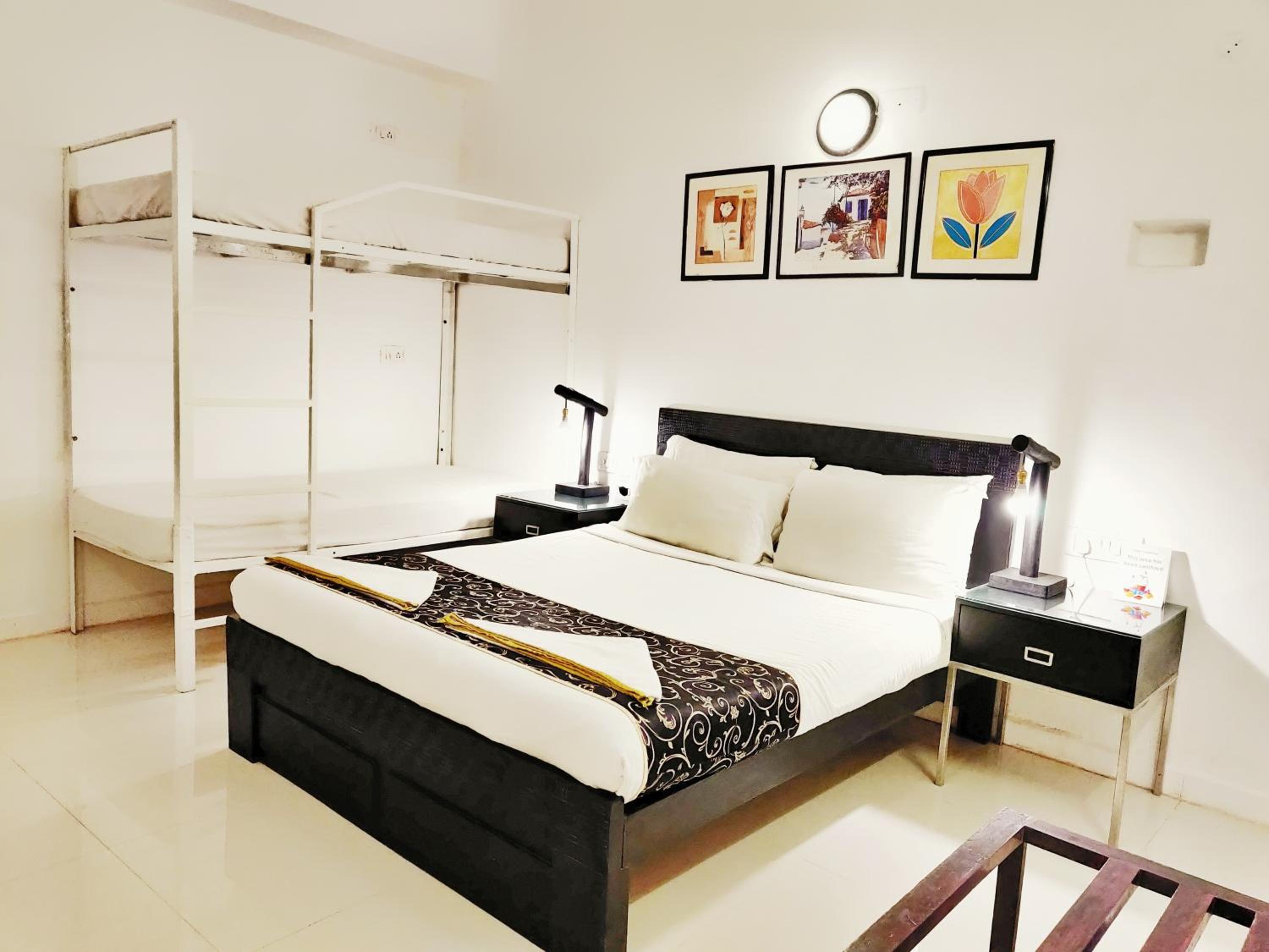 Queen Room with Bunk Bed - Photo 1
