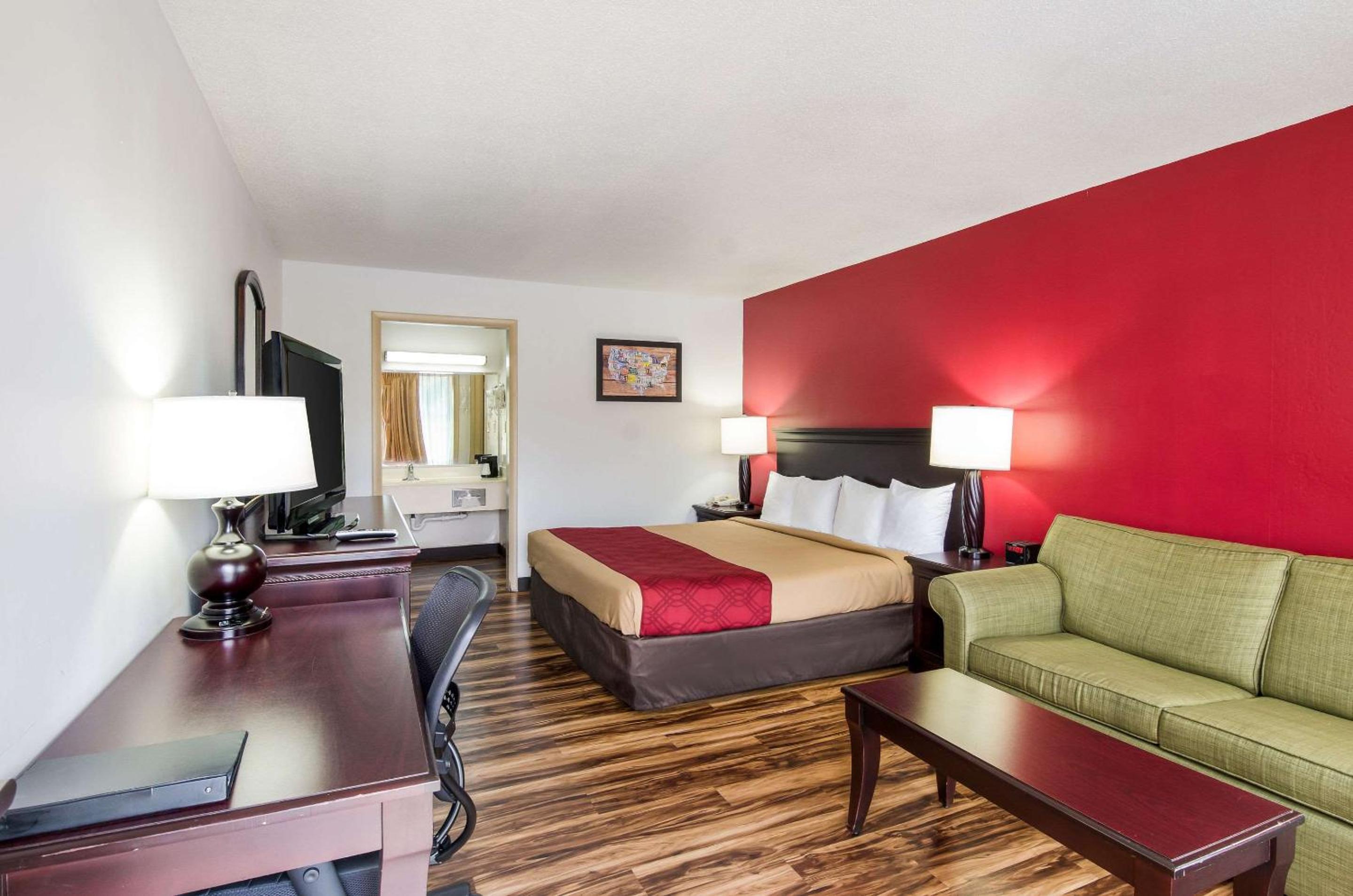 Standard King Room - Non-Smoking  - Photo 2