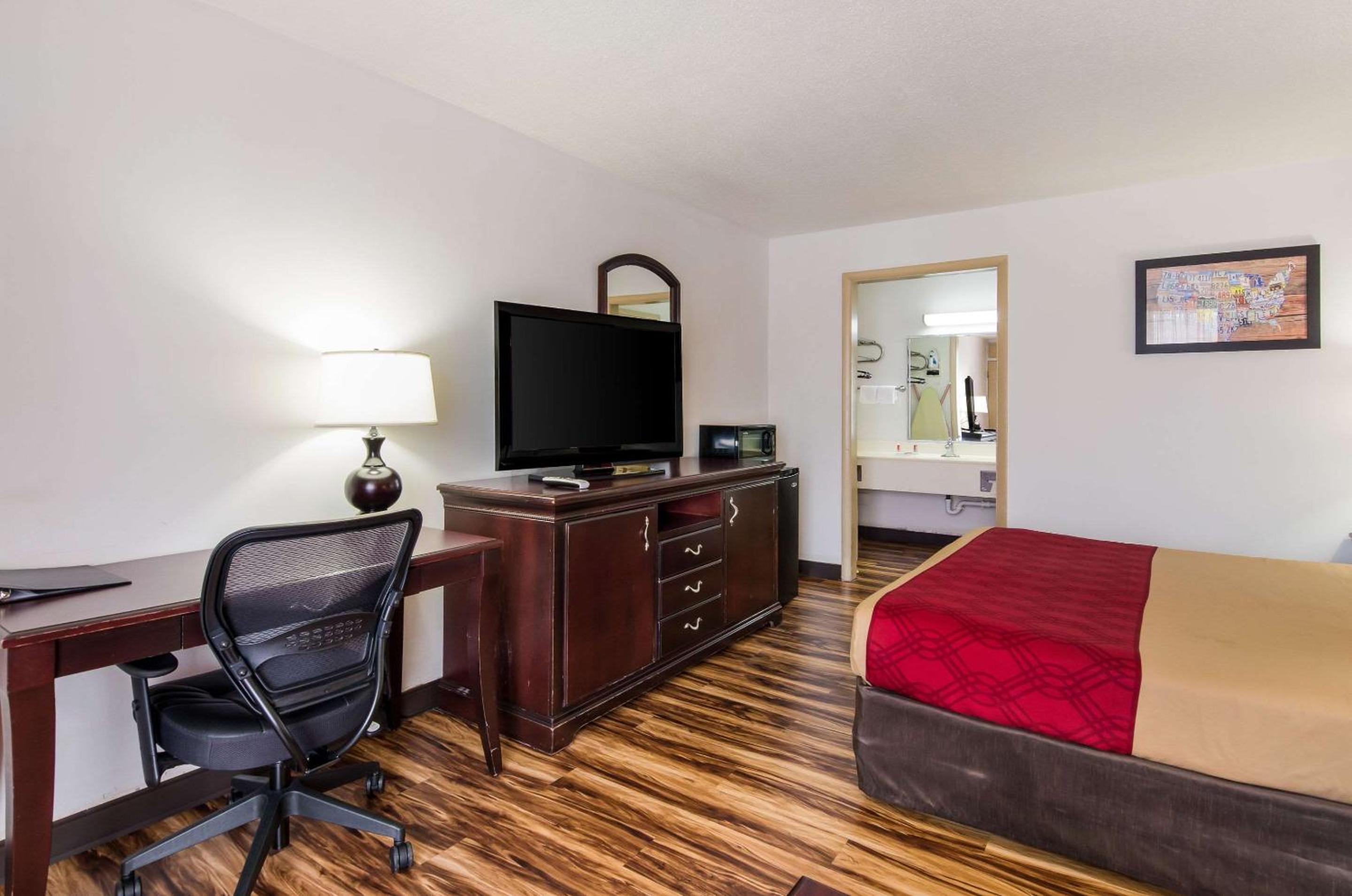 Standard King Room - Non-Smoking  - Photo 1