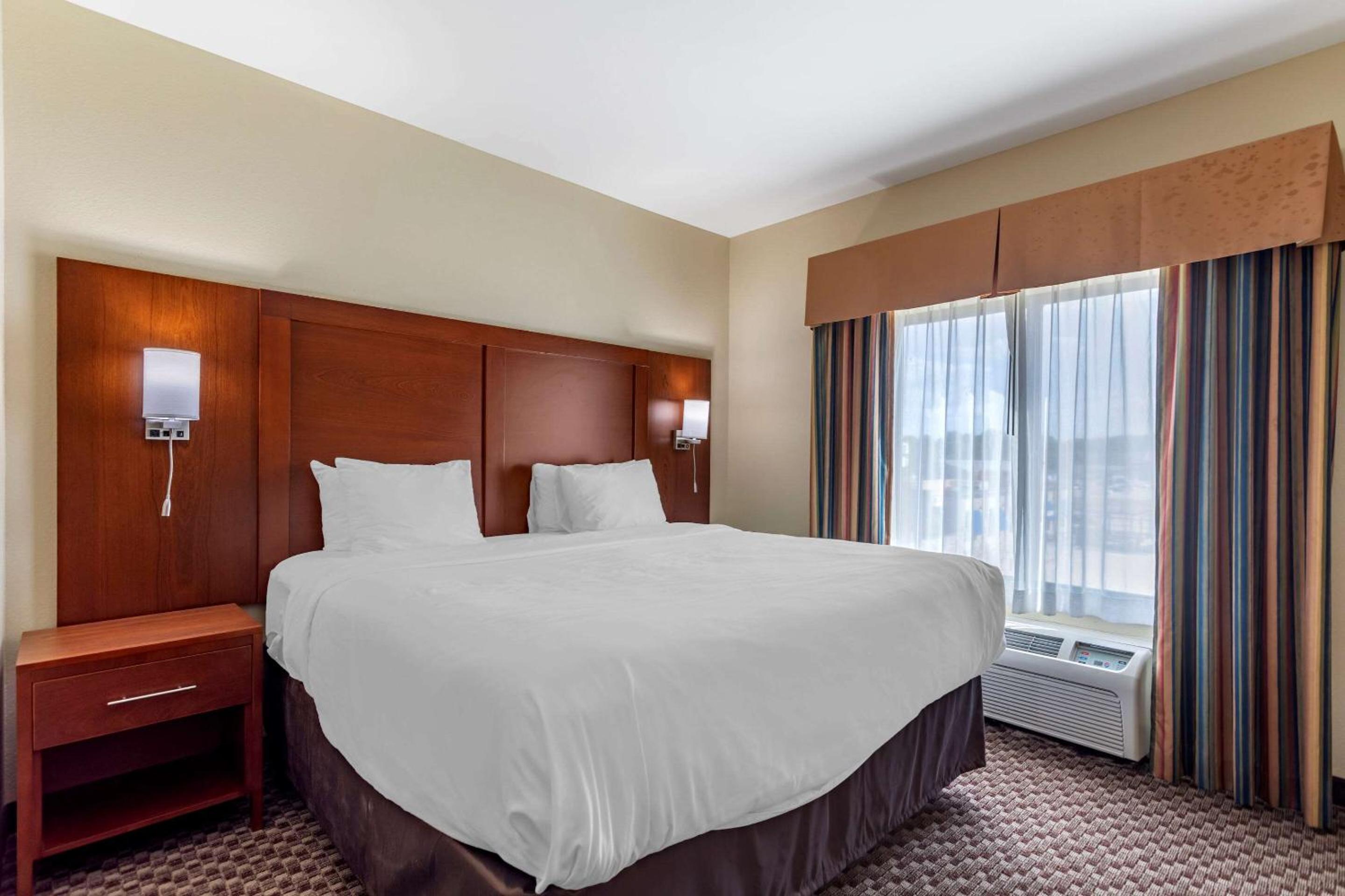 King Room - Accessible/Non-Smoking photo 1