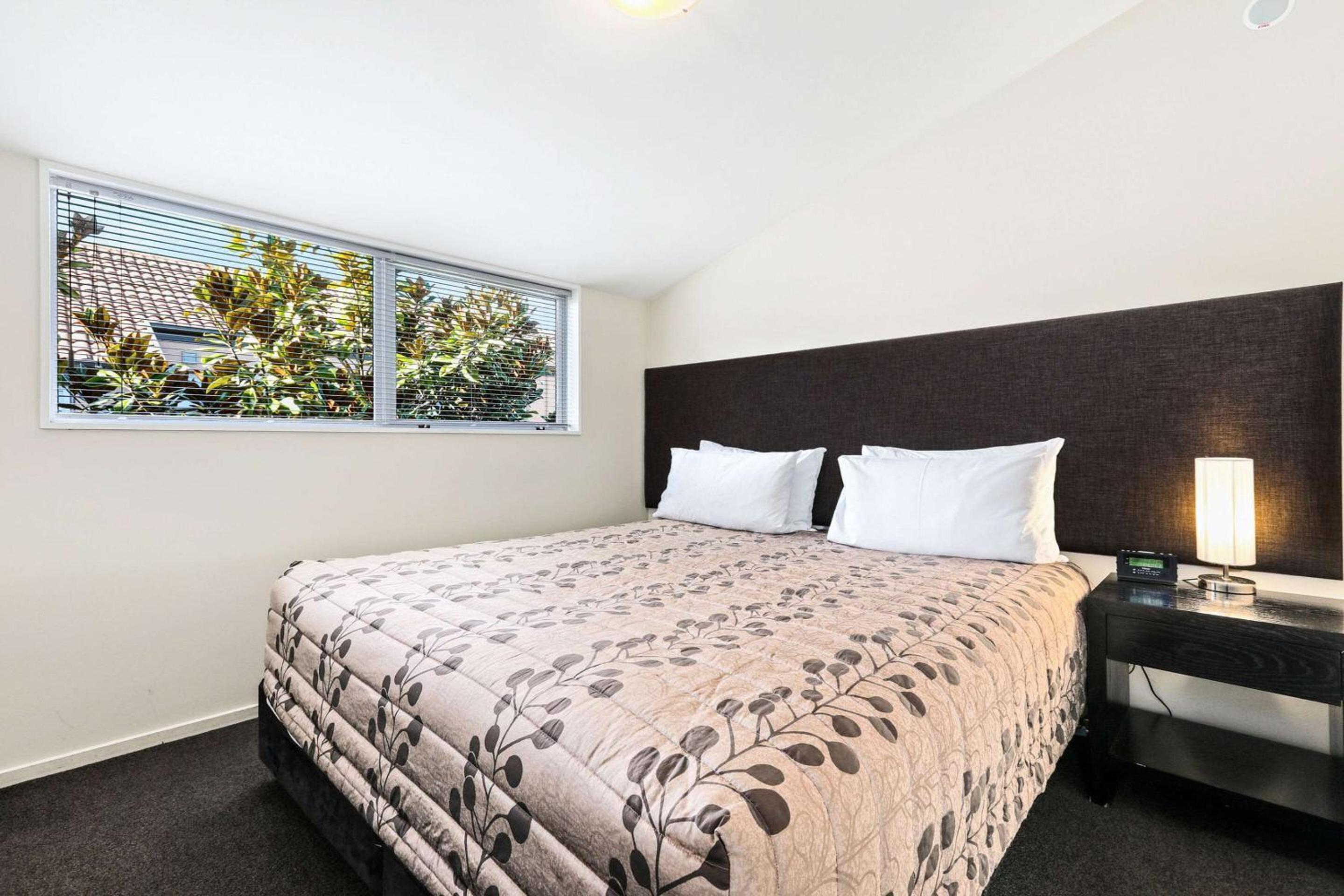 Two-Bedroom King Suite (4 Adults) - Photo 7