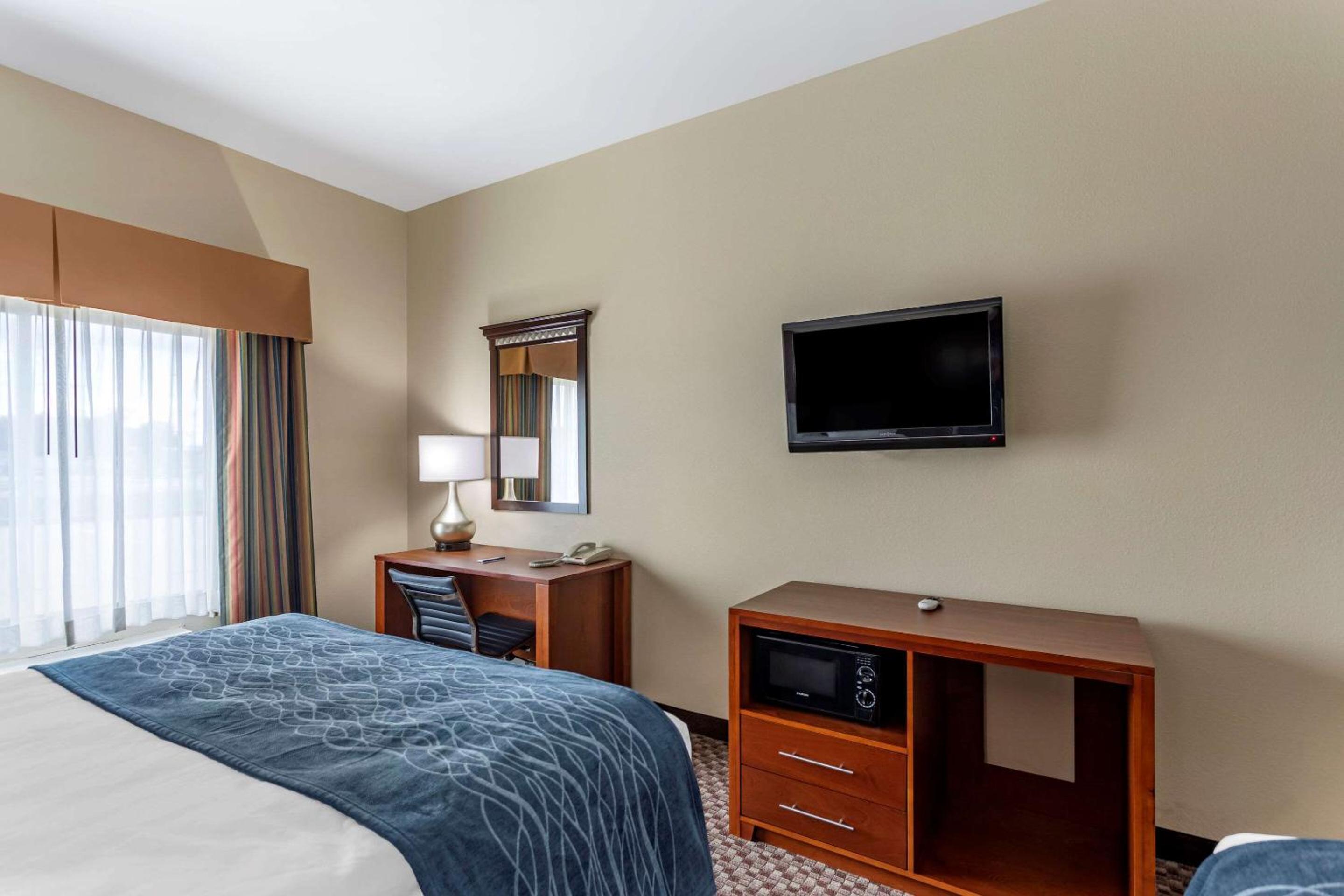 Queen Room with Two Queen Beds - Accessible/Non-Smoking  photo 3