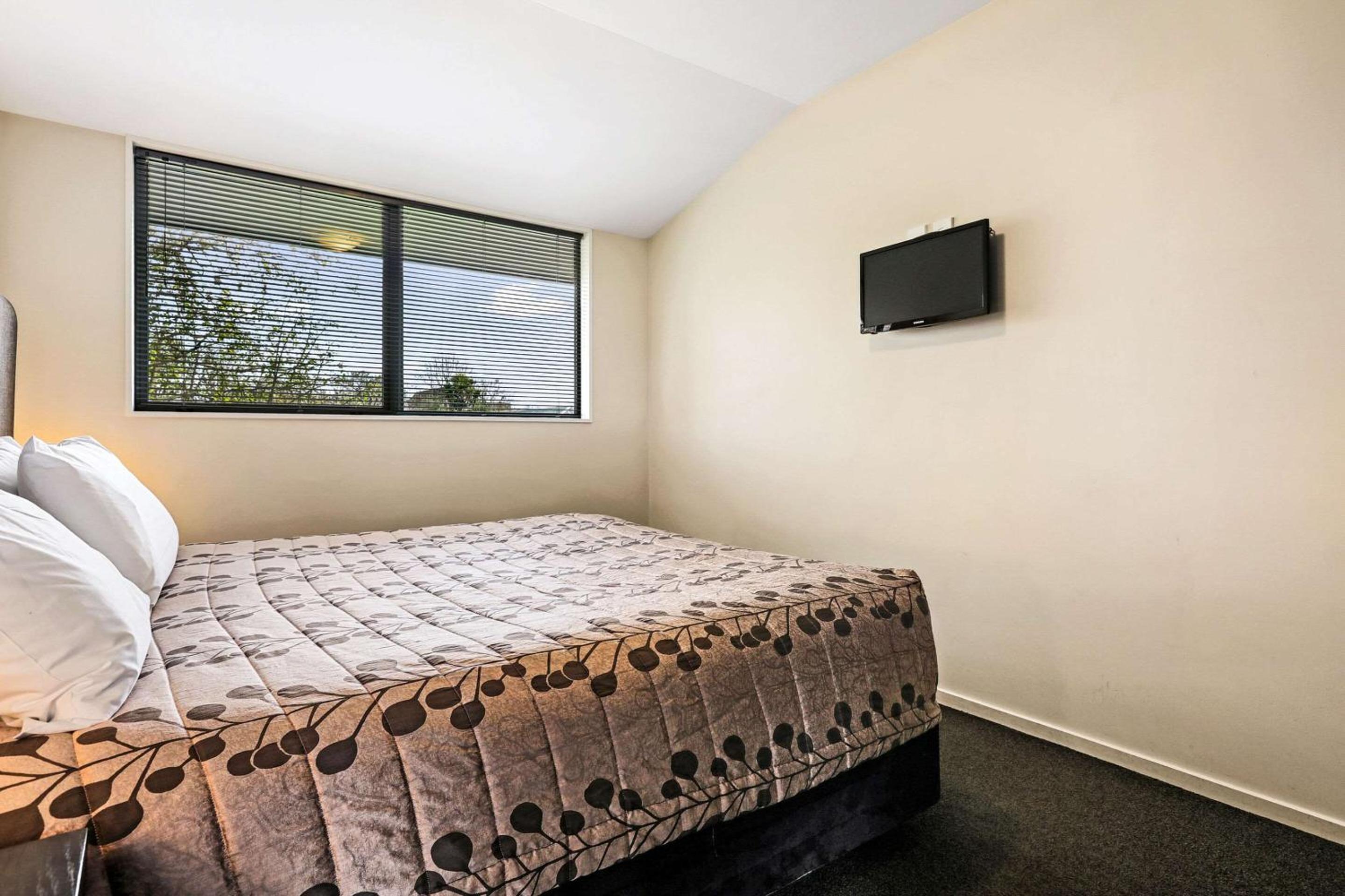 Two-Bedroom King Suite (4 Adults) - Photo 10