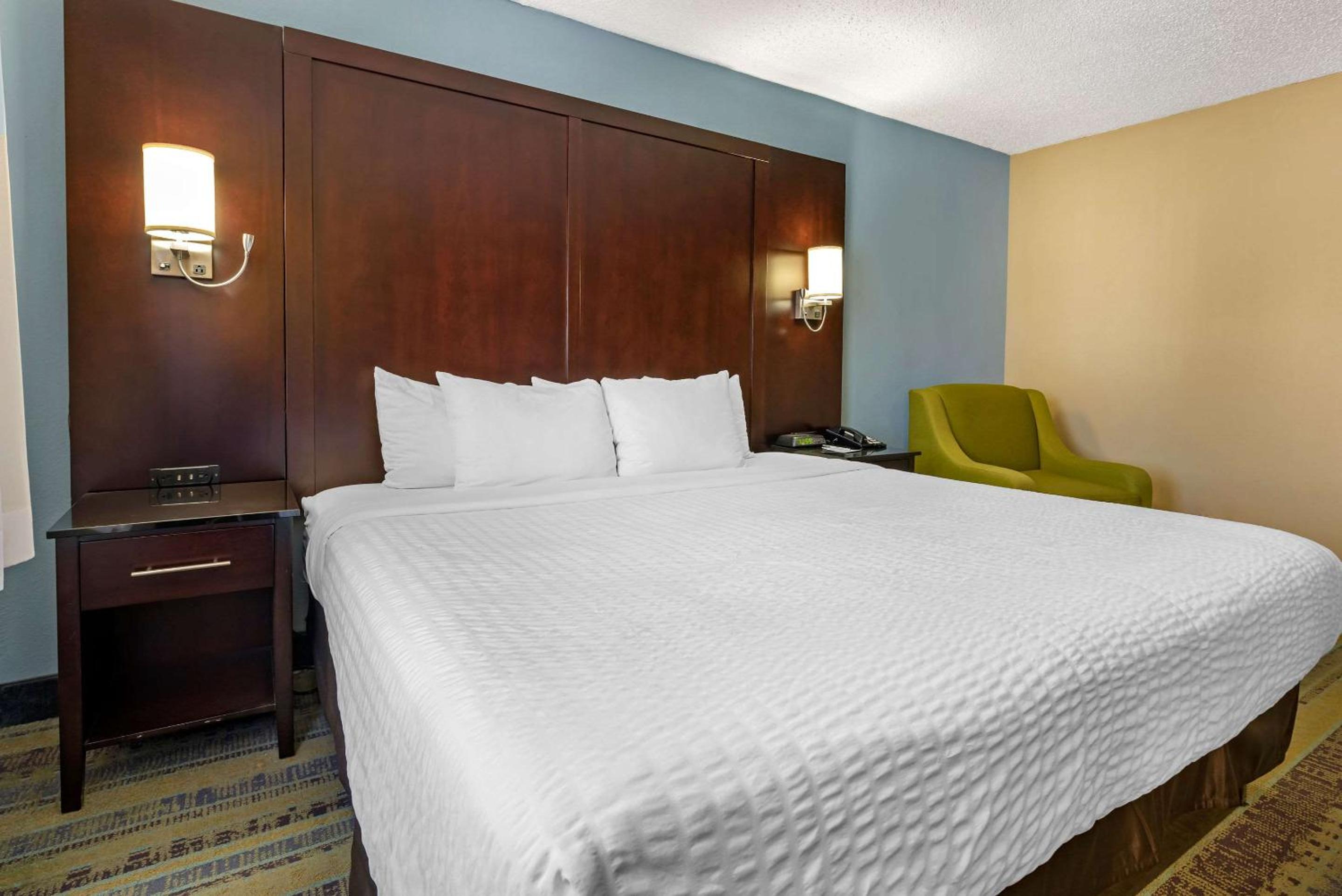 King Room - Disability Access/Non-Smoking - Photo 5