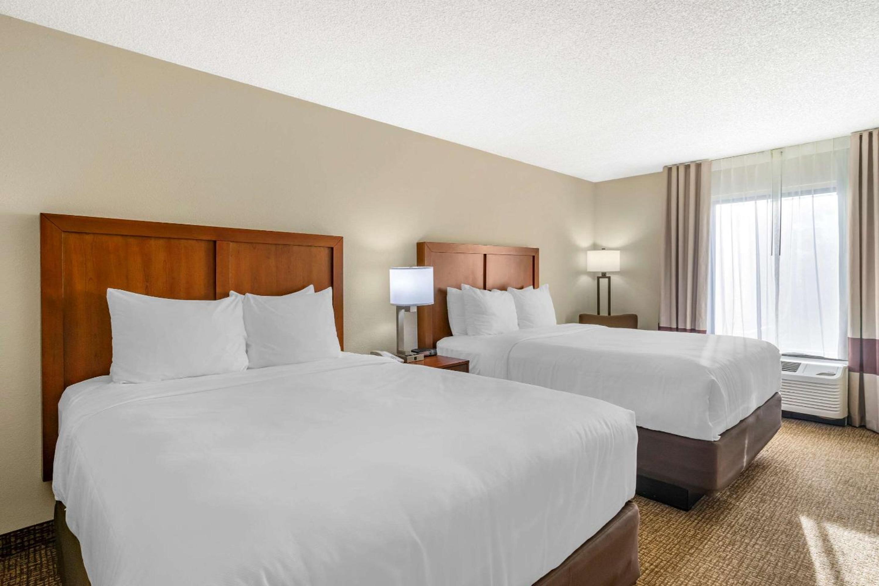 Standard Queen Room with Two Queen Beds - Non-Smoking - Photo 1