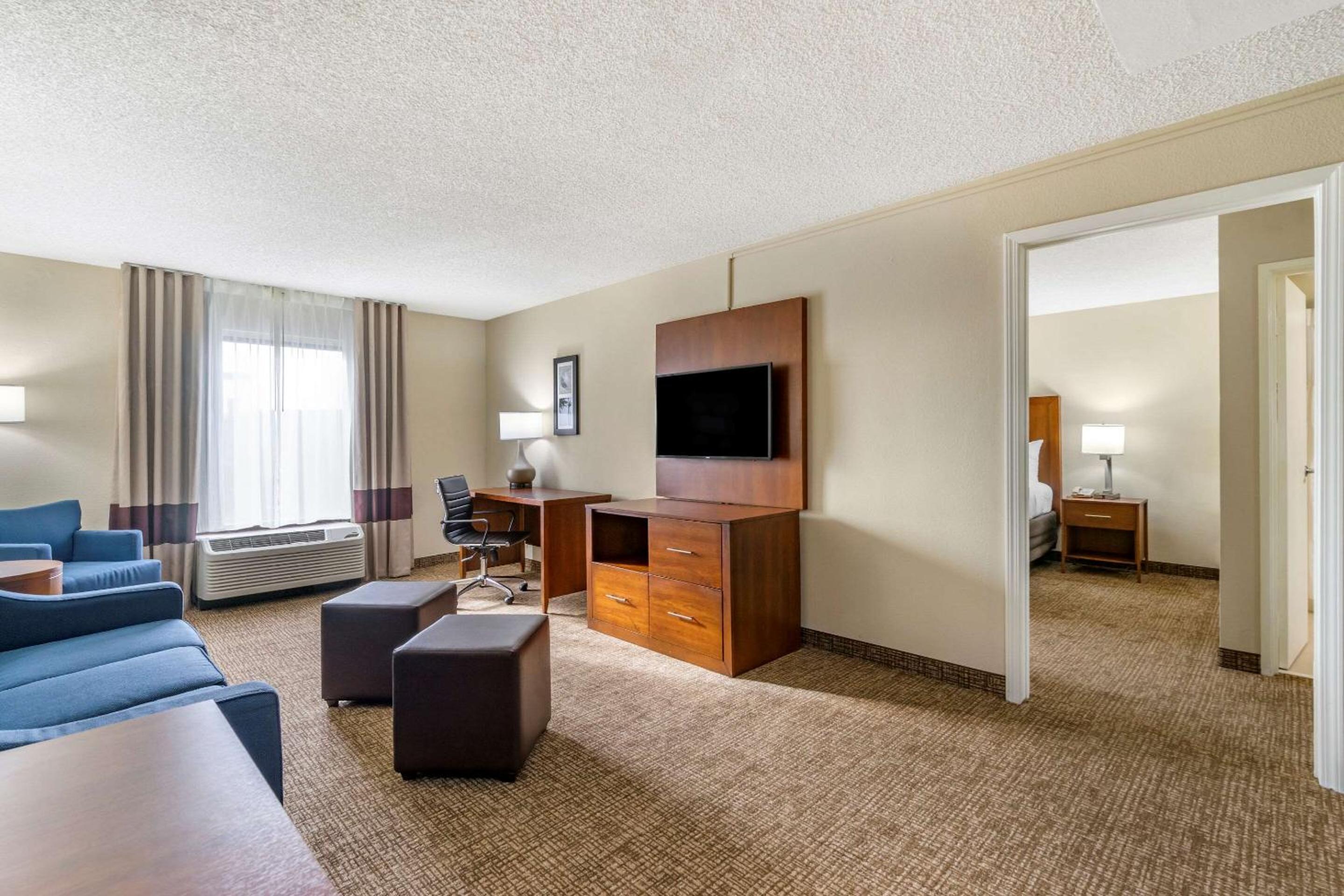One-Bedroom King Suite with Sofa Bed - Non-Smoking - Photo 1