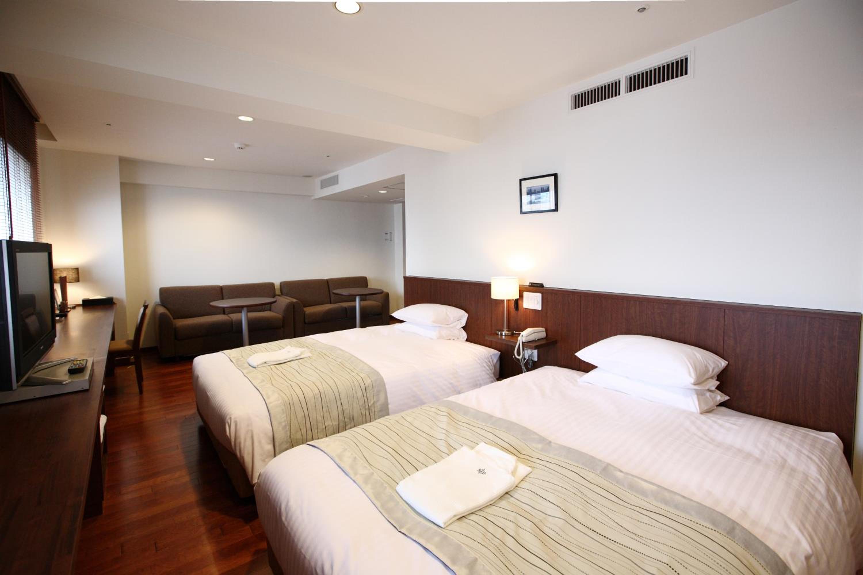 Family Suite - Non-Smoking - Photo 4