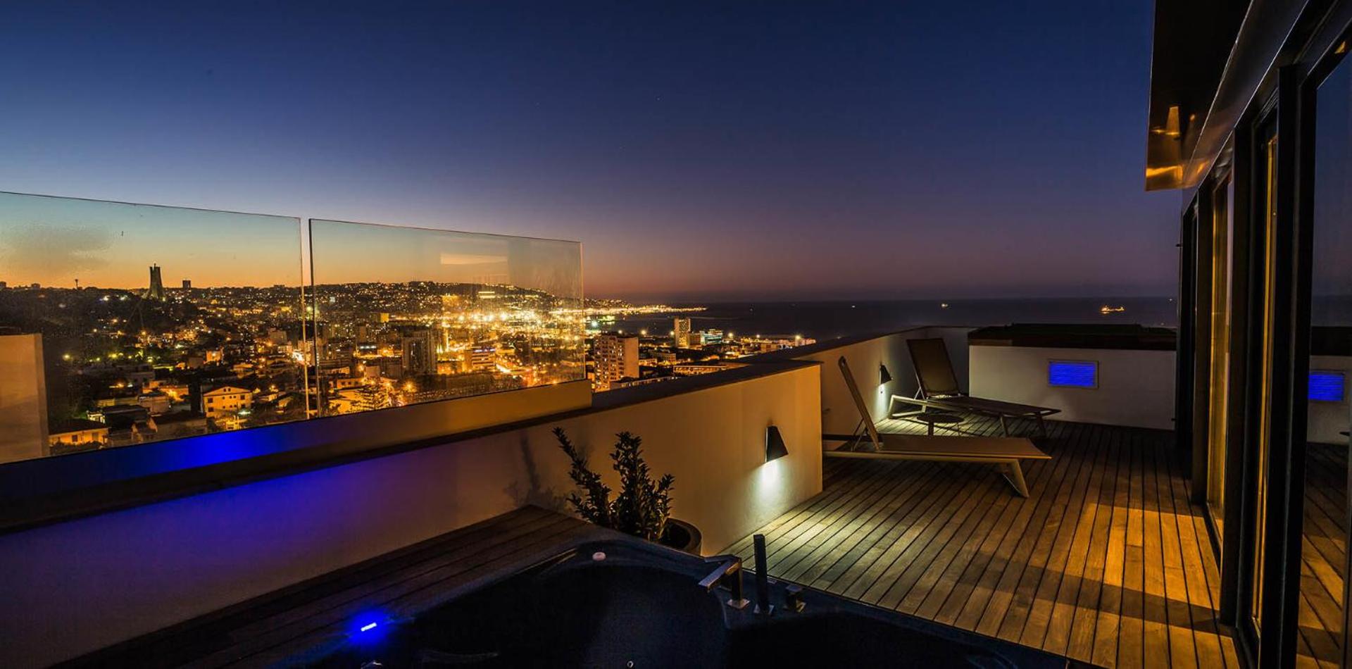 Suite with Hot Tub photo 1
