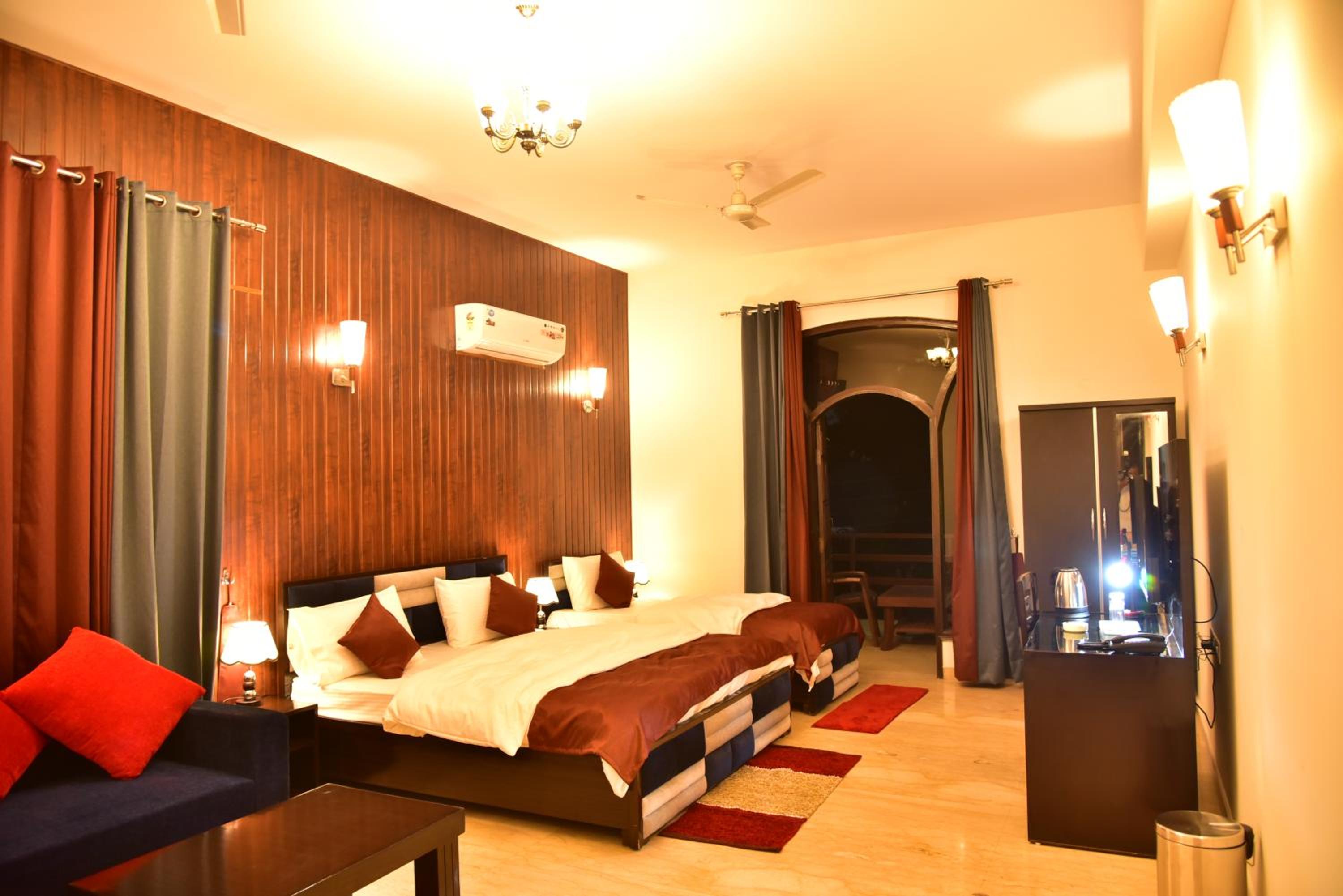 Deluxe Family Suite photo 1