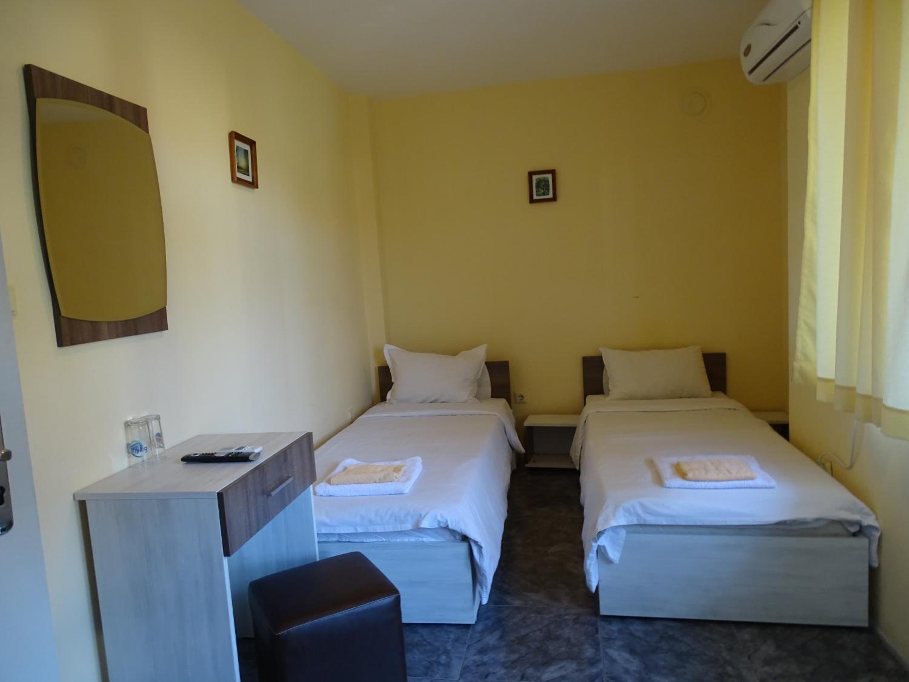 Budget Double Room photo 2