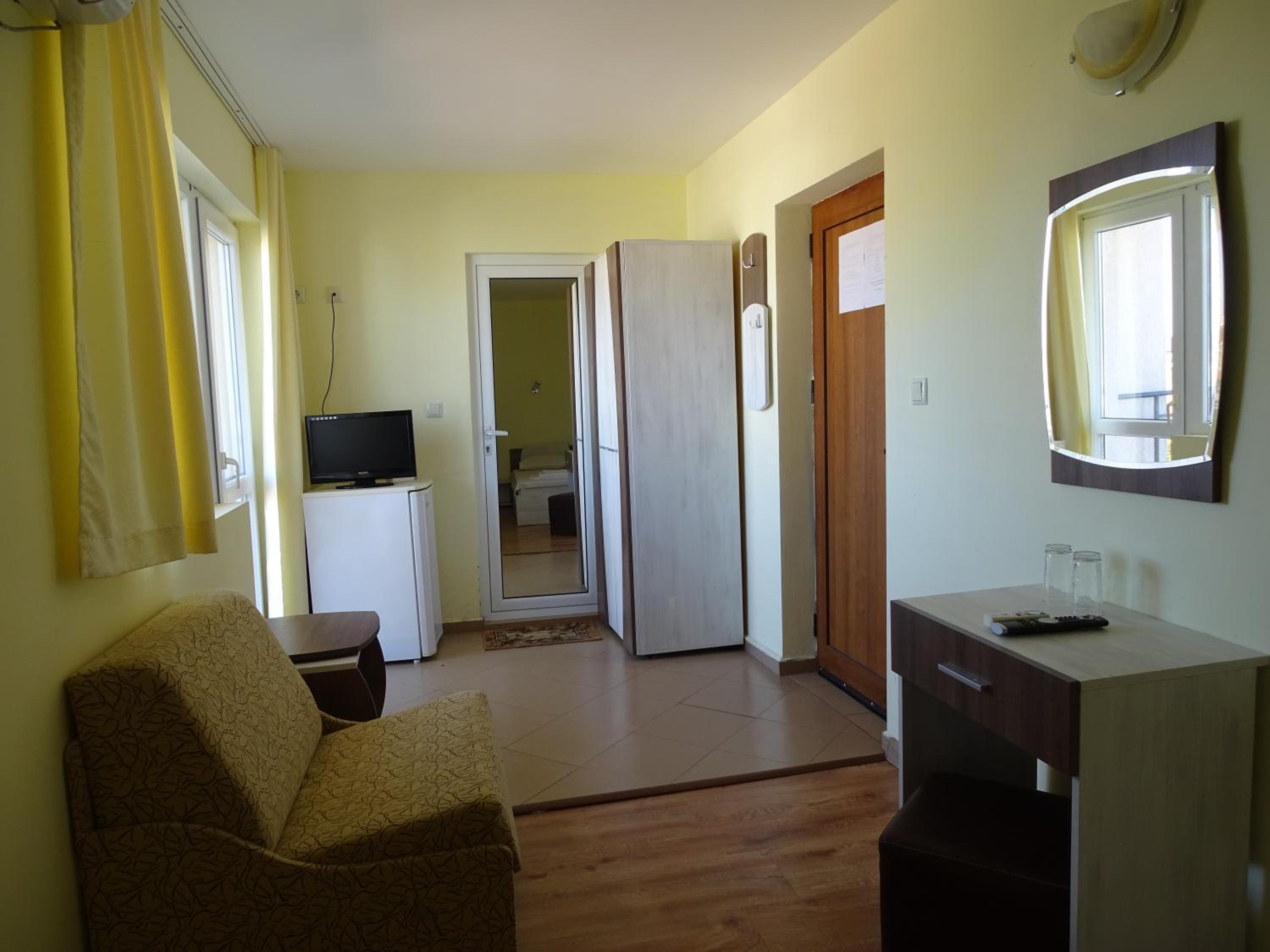 Budget Double Room photo 3