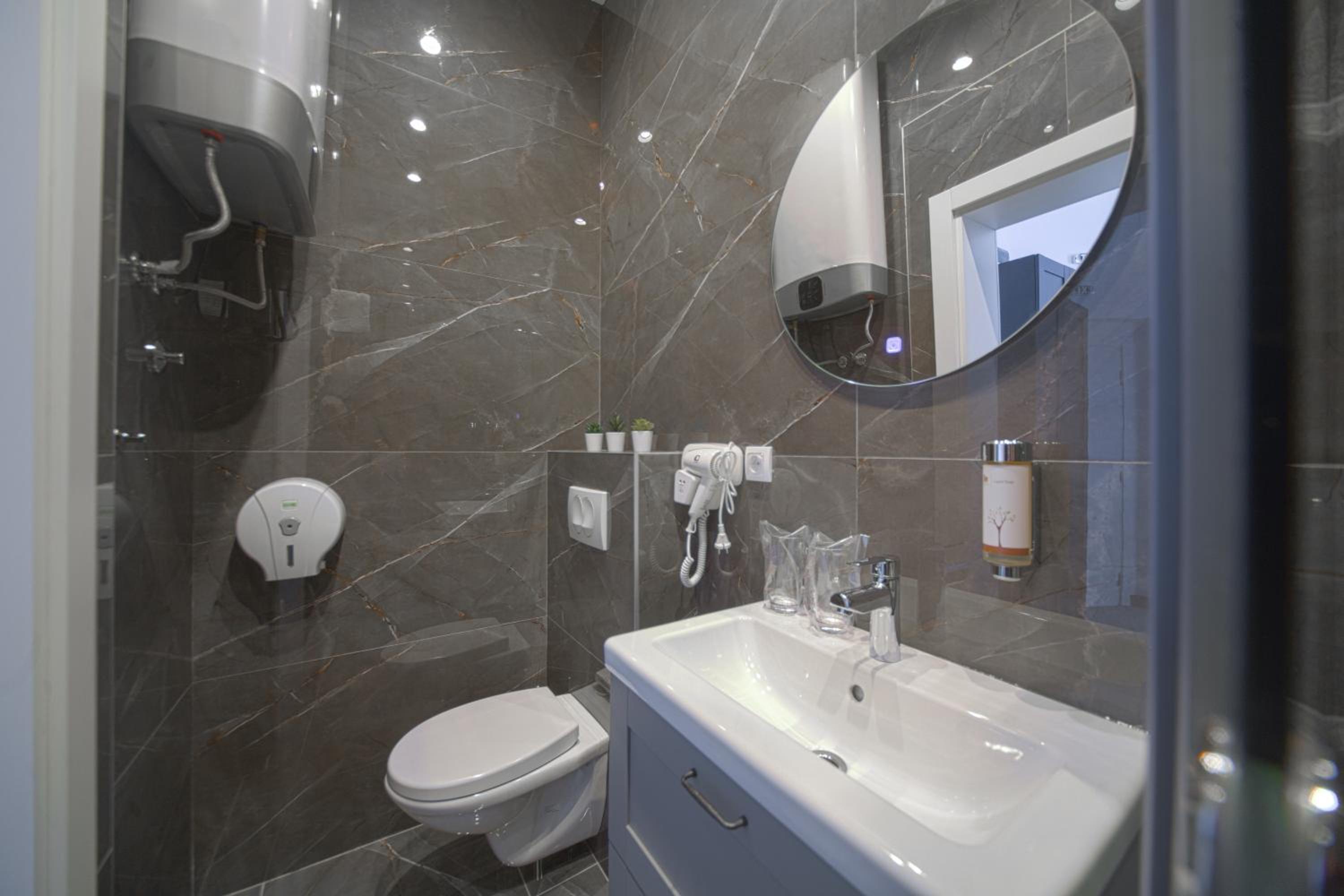 Standard Double with City View  - Photo 11